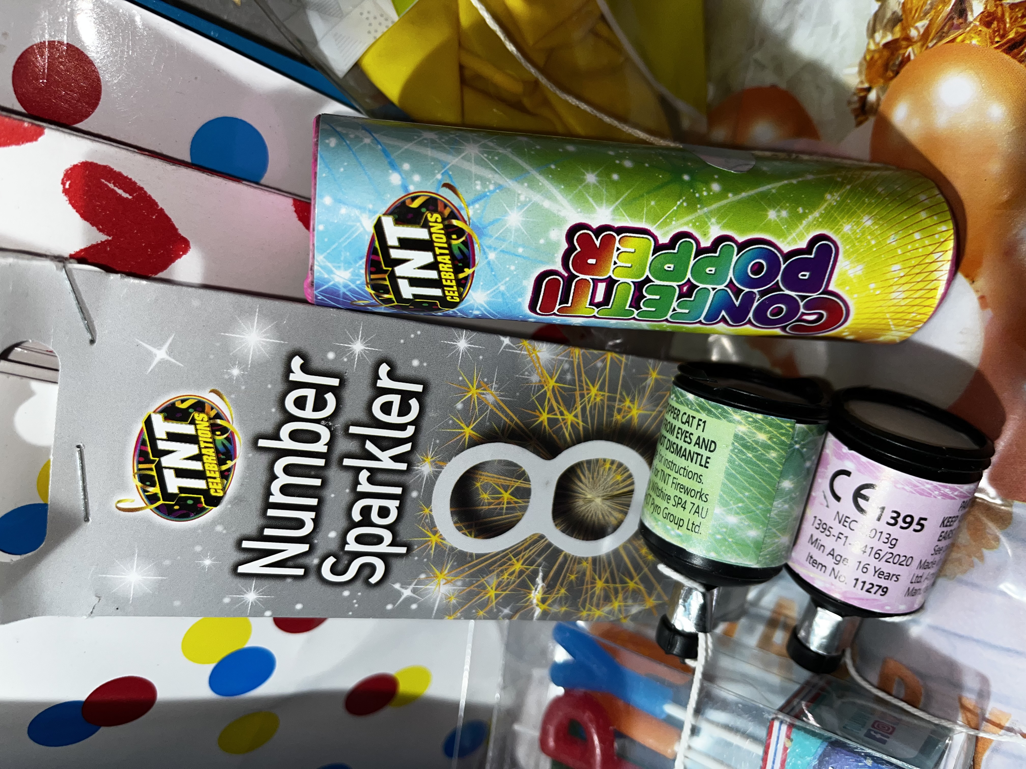Q1/A - Large Job Lot Birthday Party Pack, Gift Bags, Balloons, Candles, Sparkler, Card + More - Image 6 of 6