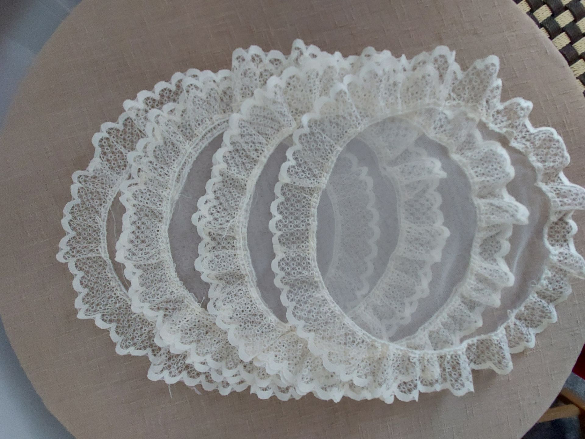Lace Doilies or Wedding Favour Wrappers Box of 100 - Image 7 of 9