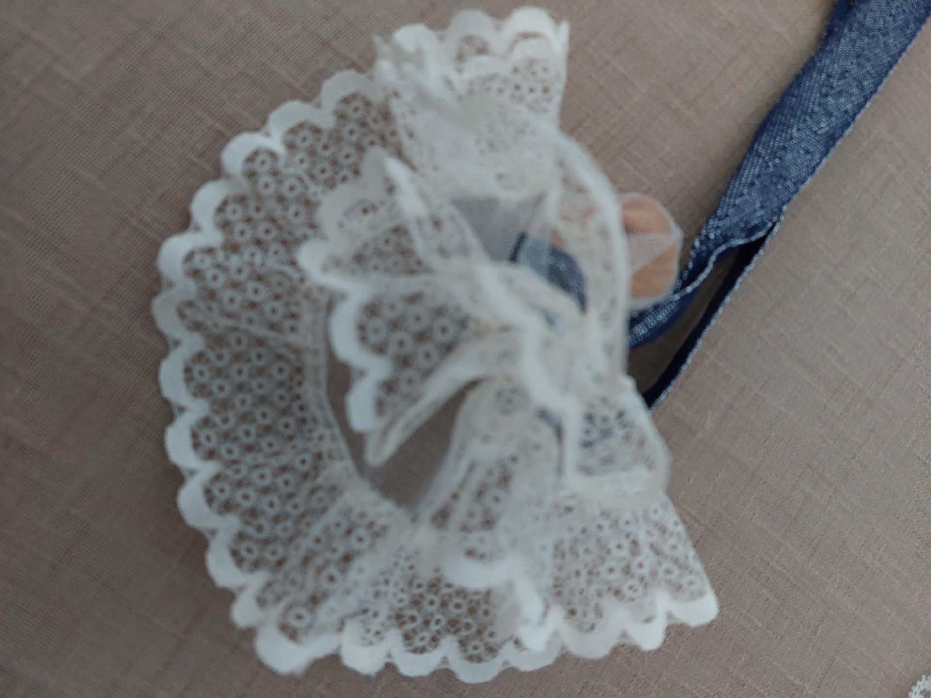 Lace Doilies or Wedding Favour Wrappers Box of 100 - Image 2 of 9