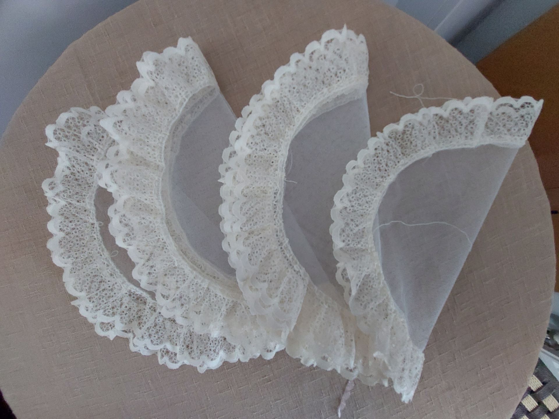 Lace Doilies or Wedding Favour Wrappers Box of 100 - Image 4 of 9