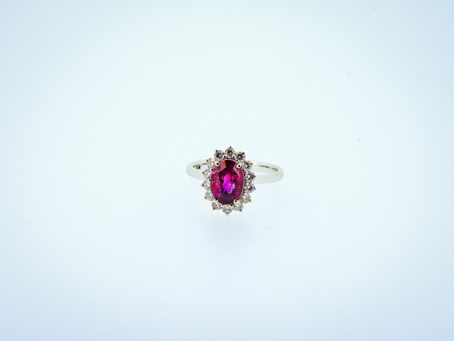 Certified 3.33 ct Vivid Pink Clean VS Untreated Sapphire & Diamonds Ring - Image 5 of 7