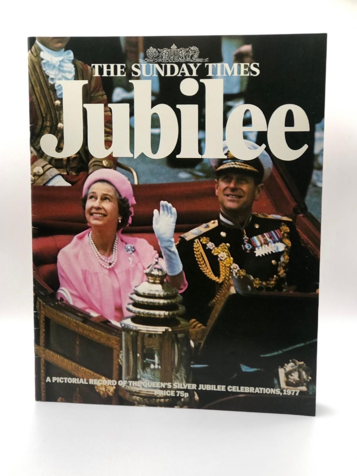 Royal Family Memorabilia, The Sunday Times, Jubilee a Pictorial Record of the Queen's Silver Jubi... - Image 4 of 4