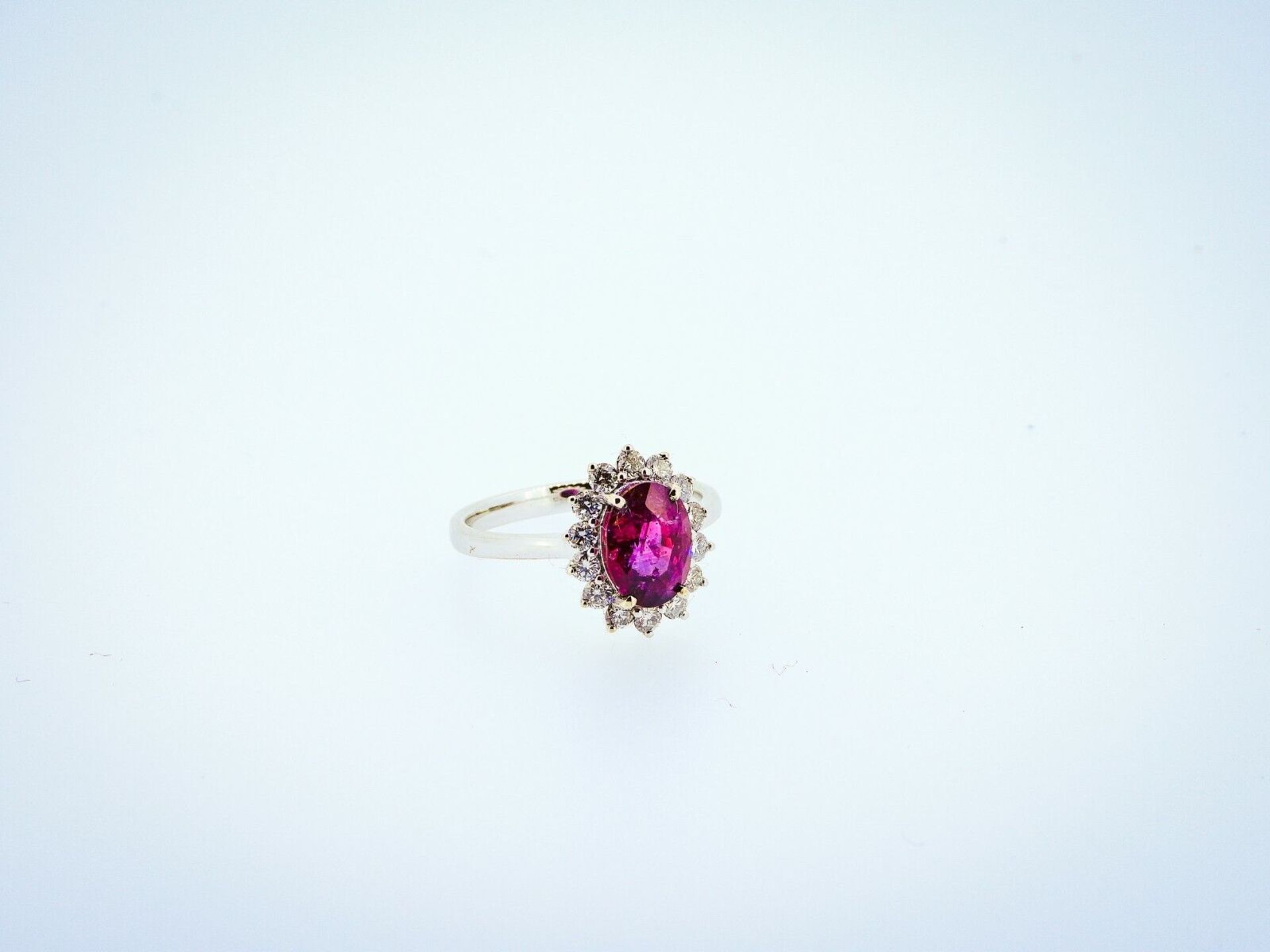 Certified 3.33 ct Vivid Pink Clean VS Untreated Sapphire & Diamonds Ring - Image 7 of 7