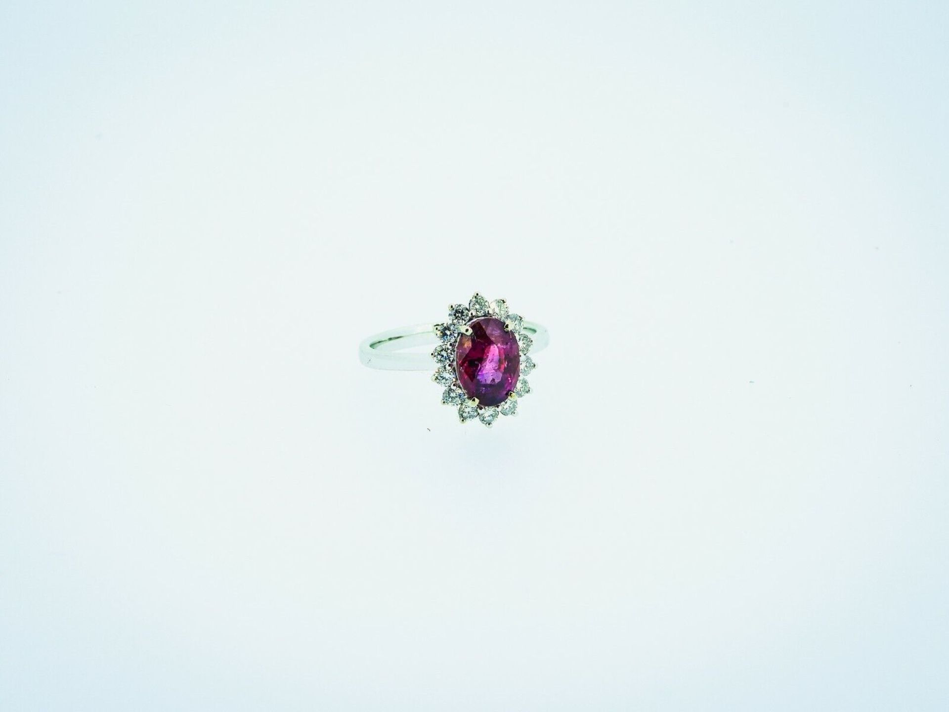 Certified 3.33 ct Vivid Pink Clean VS Untreated Sapphire & Diamonds Ring - Image 6 of 7