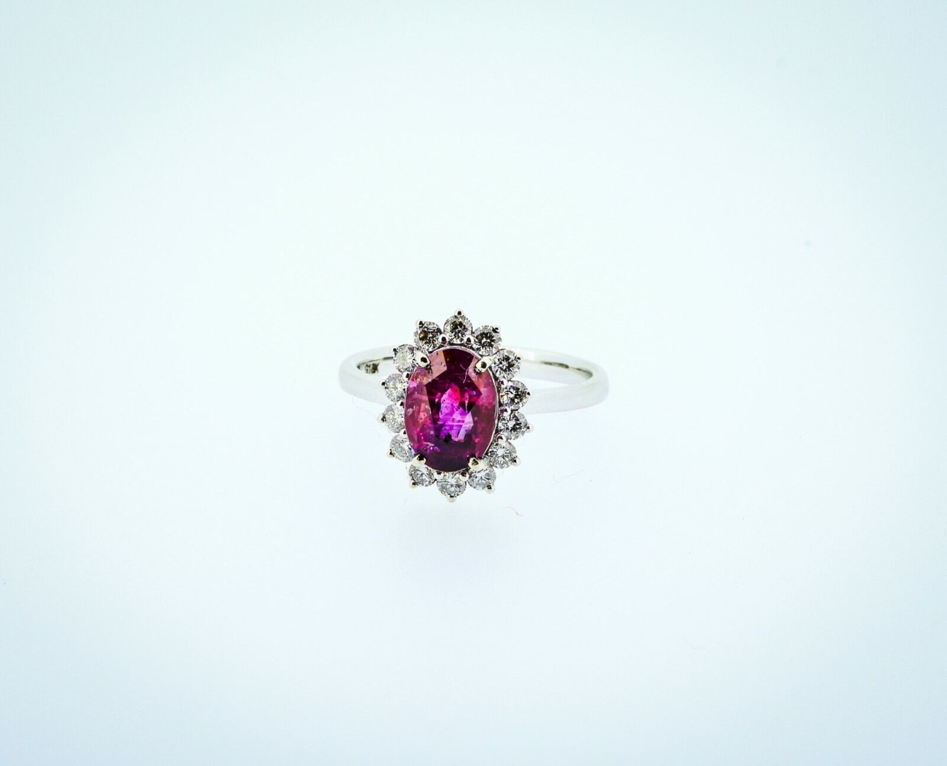 Certified 3.33 ct Vivid Pink Clean VS Untreated Sapphire & Diamonds Ring - Image 4 of 7