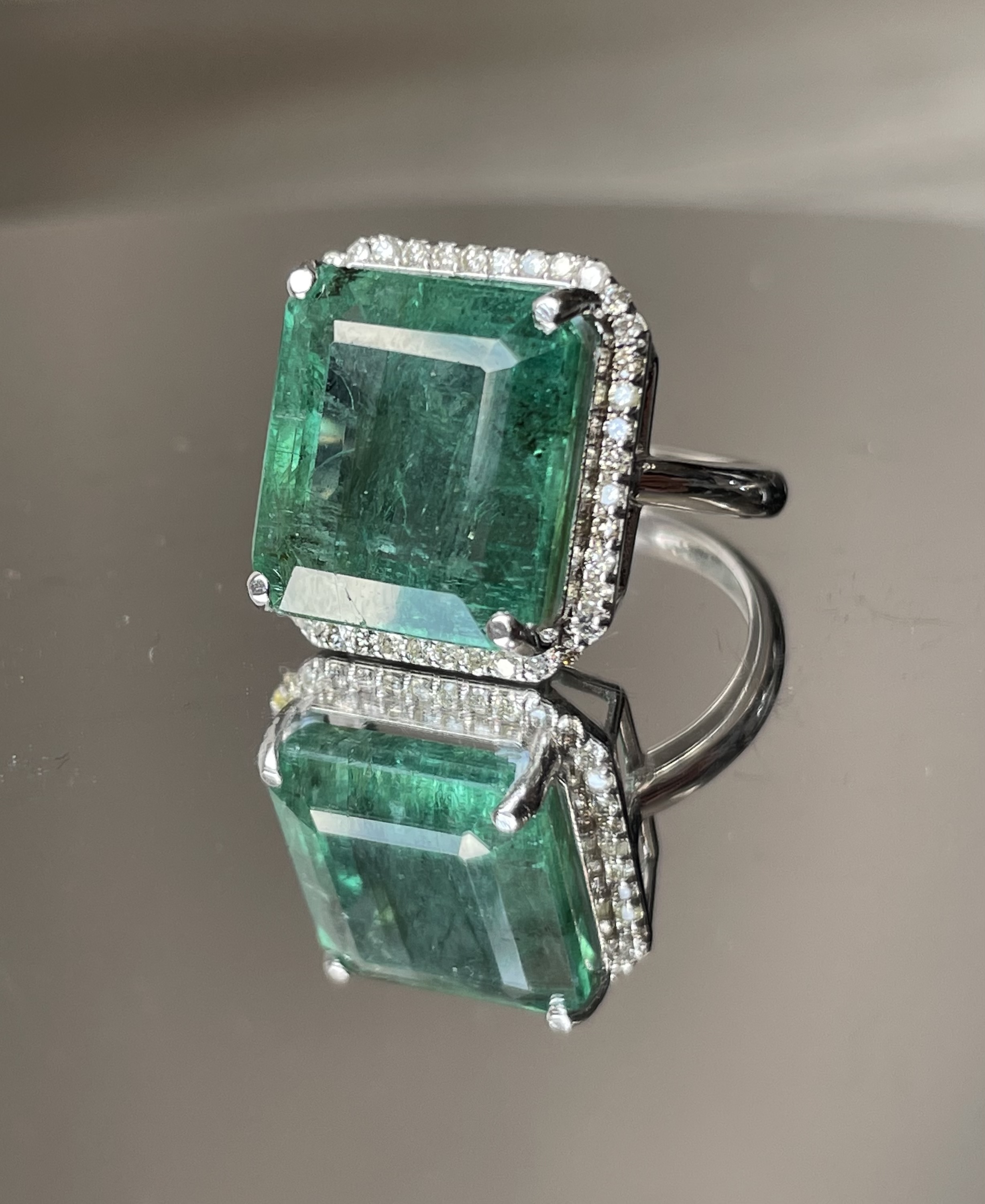 IGI Cert 8.77CT Natural Emerald Ring Natural Diamonds & 18k Gold