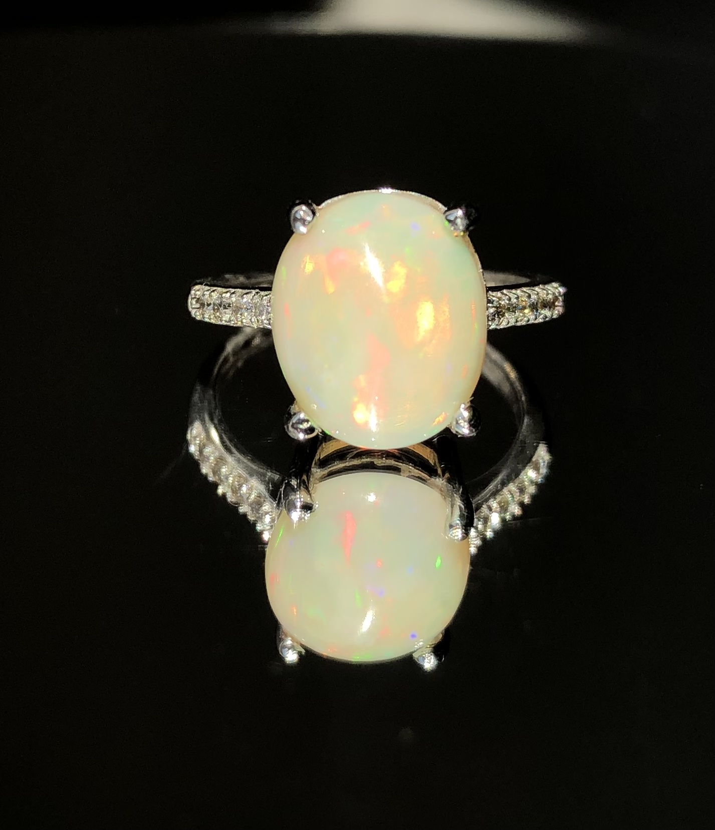 Beautiful Natural 3.15k Fire Opal Ring With Natural Diamonds and 18k Gold - Image 2 of 13