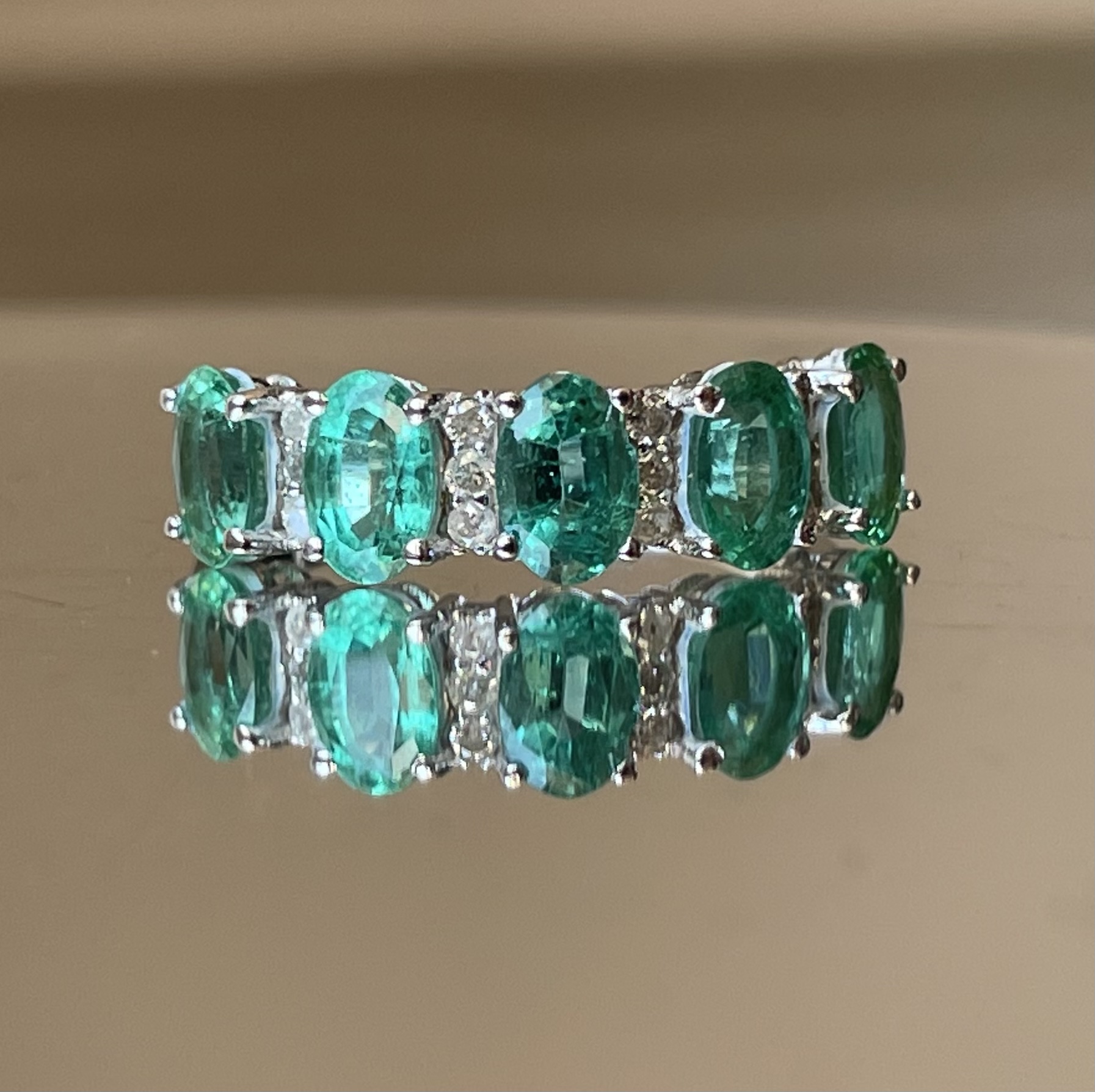 Beautiful Natural Emerald Ring With Natural Diamonds And 18k Gold - Image 5 of 7
