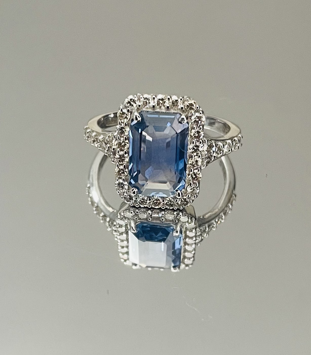 2.53 CT Unheated/untreated Cornflower Blue Sapphire Natural Diamonds & 18k Gold - Image 2 of 6