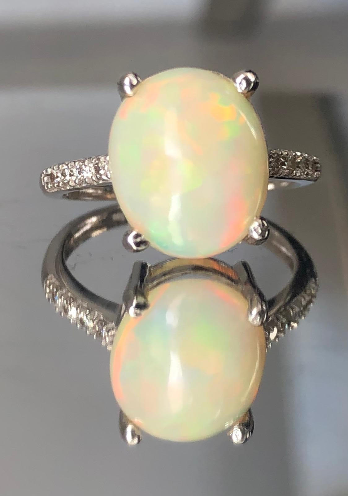 Beautiful Natural 3.15k Fire Opal Ring With Natural Diamonds and 18k Gold - Image 9 of 13