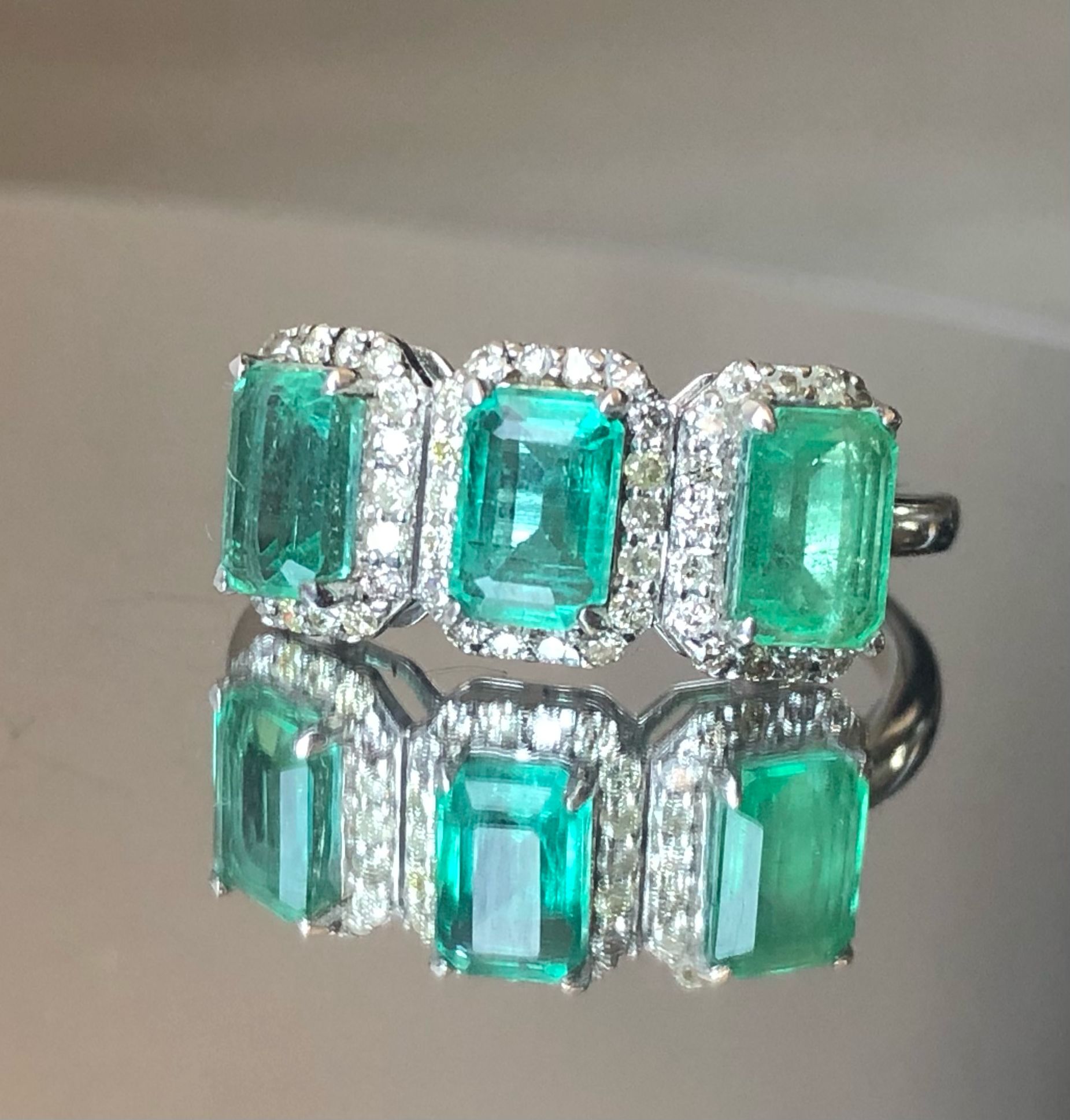 Beautiful Natural Emerald Ring With Natural Diamonds And 18k Gold - Image 8 of 8