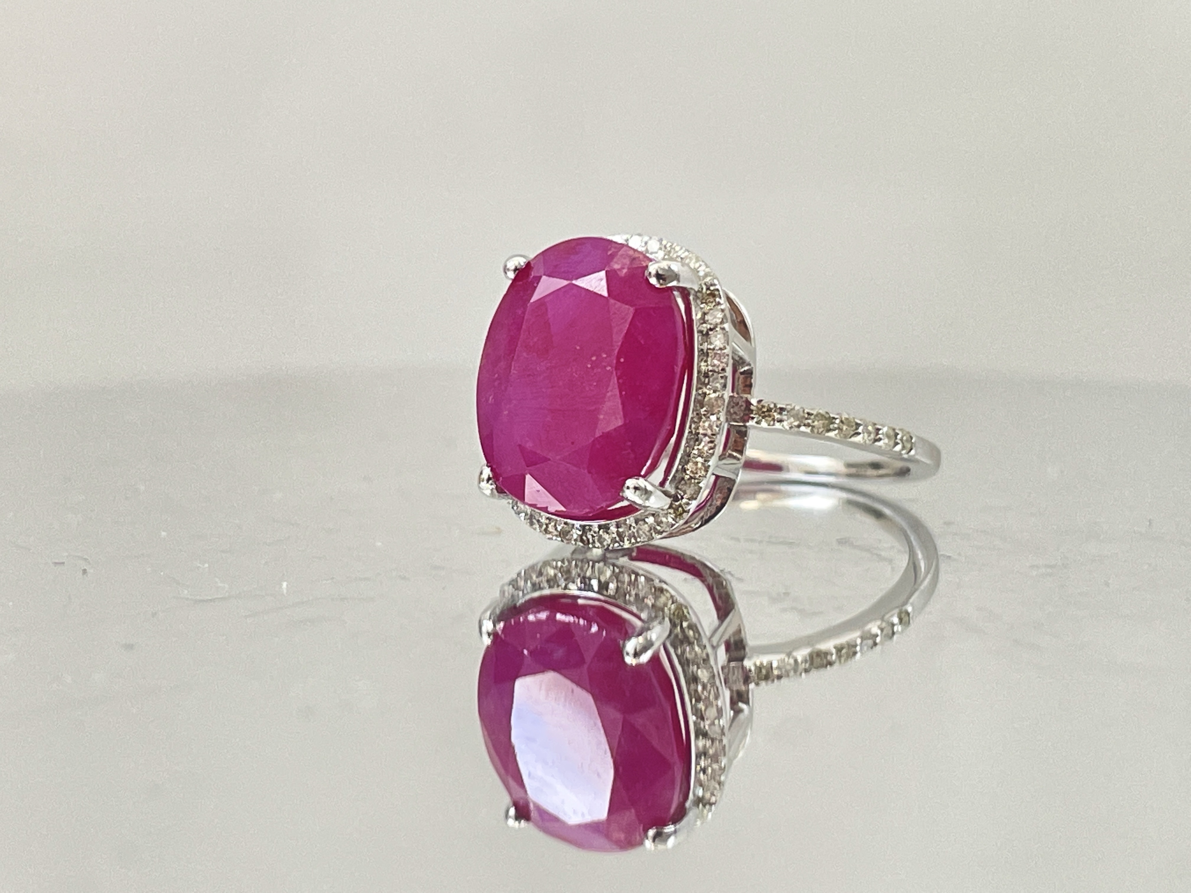 Natural Burma Ruby 9.16 Ct With Natural Diamonds & 18kGold - Image 4 of 7
