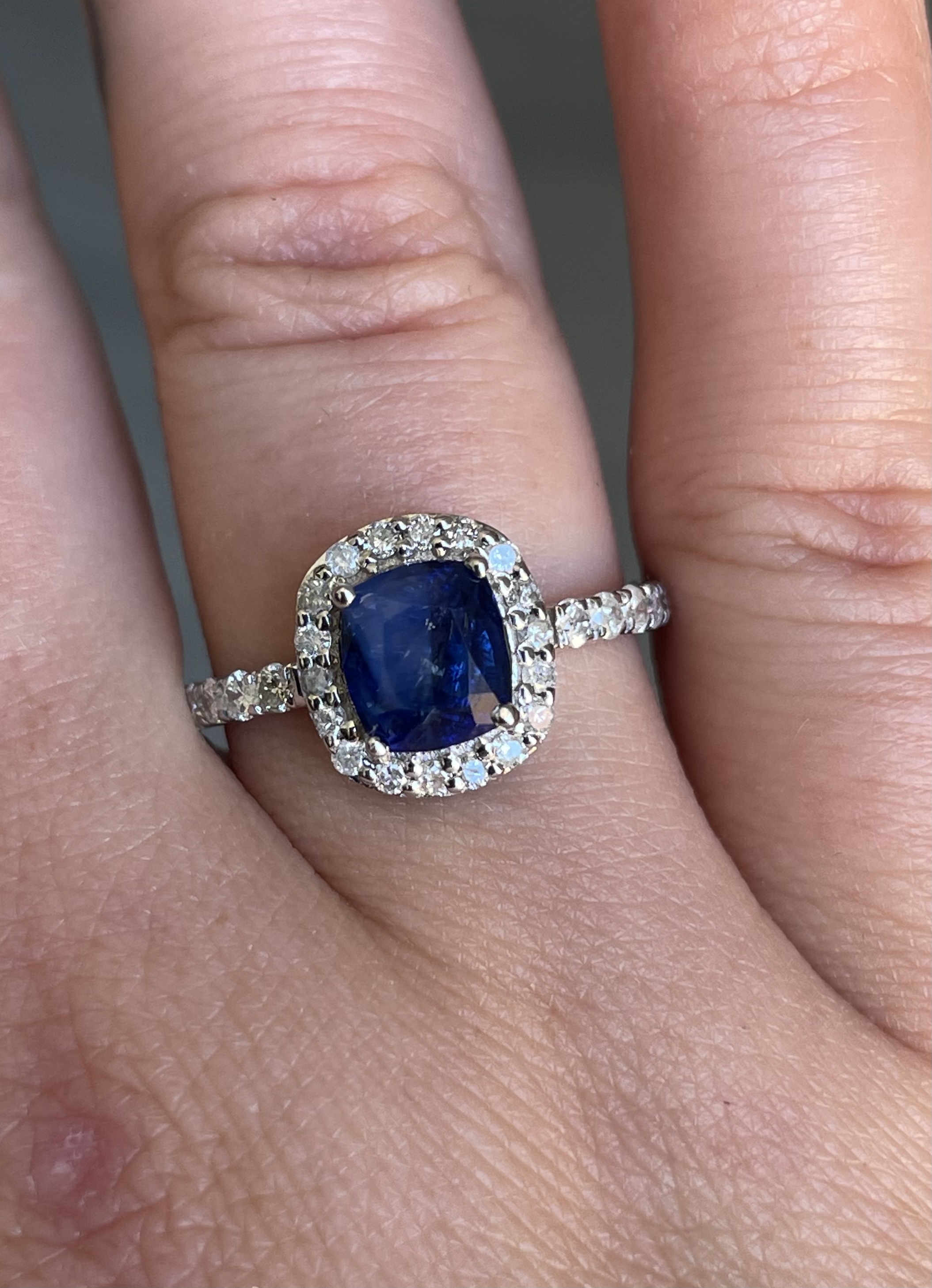 Beautiful Natural Ceylon Royal Blue Sapphire W Natural Diamonds & 18k Gold - Image 8 of 8
