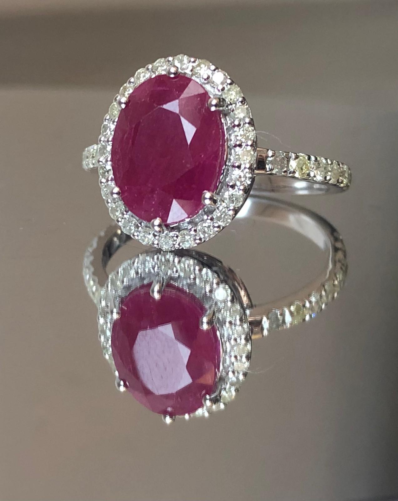 Beautiful Natural Burma Ruby 3.12Ct With Natural Diamonds & 18k Gold - Image 2 of 7