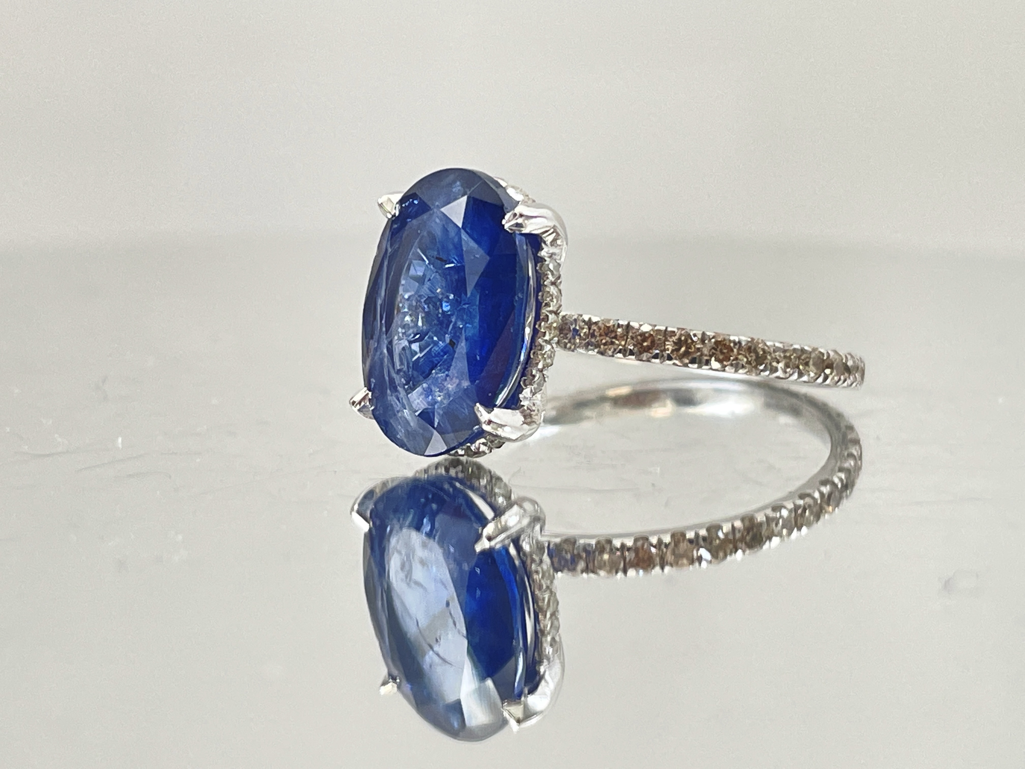 Beautiful 5.38 CT Natural Ceylon Royal Blue Sapphire Diamonds & 18k Gold - Image 3 of 7
