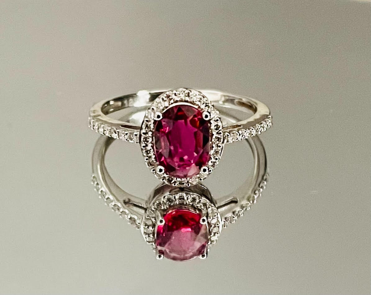 Beautiful Natural Tourmaline Ring With Diamonds and 18k Gold - Image 4 of 7