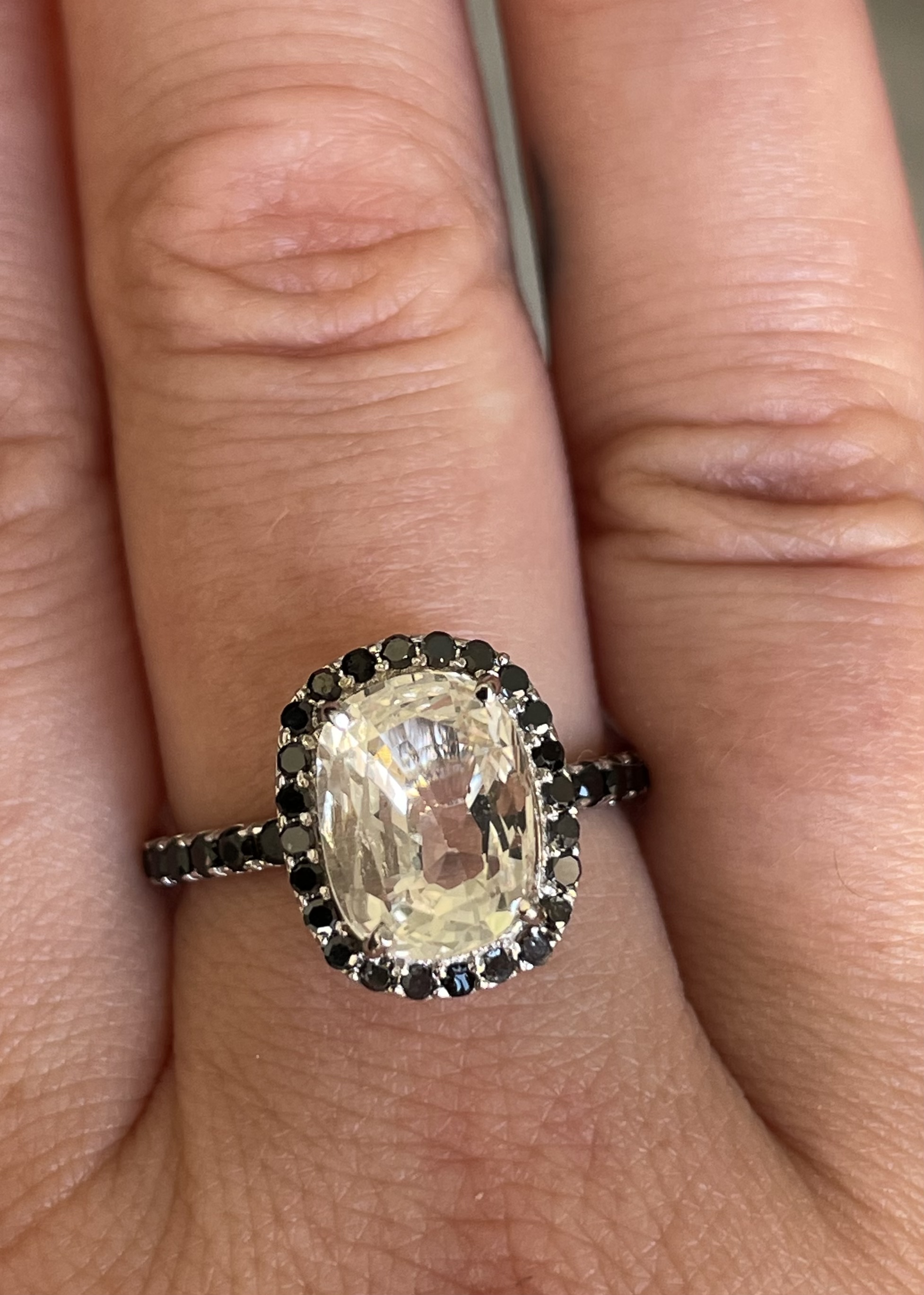 Beautiful 3.15CT Natural Ceylon White Sapphire W Natural Diamonds & 18k Gold - Image 8 of 8