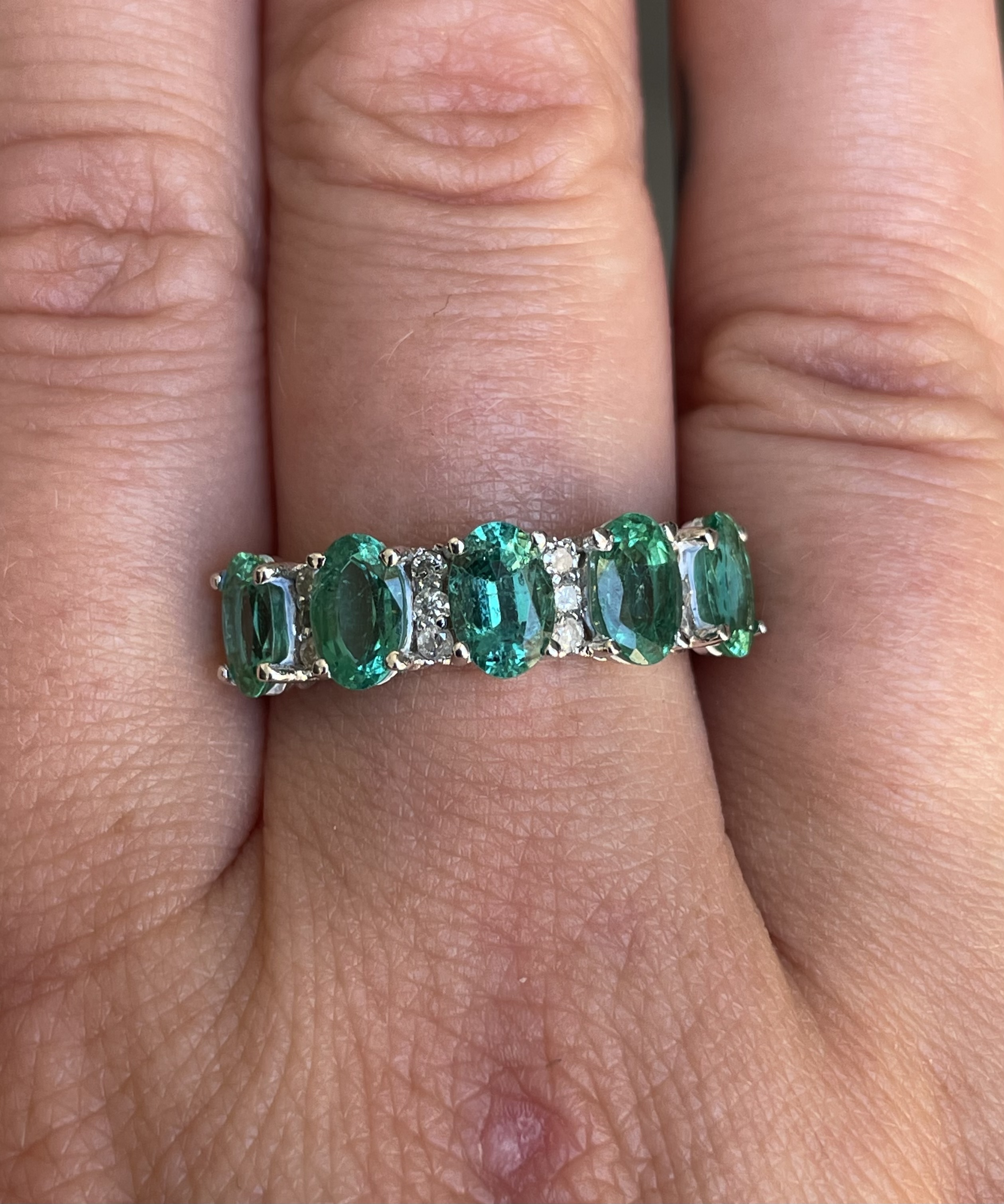 Beautiful Natural Emerald Ring With Natural Diamonds And 18k Gold - Image 7 of 7