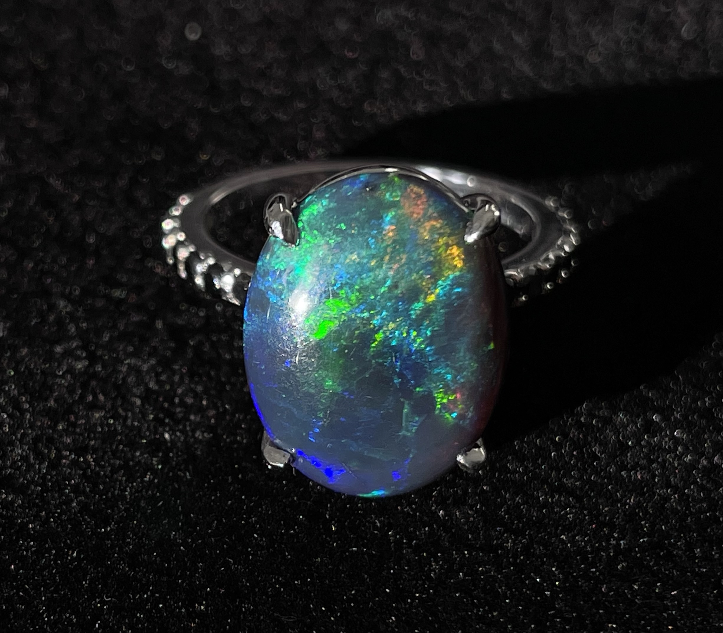 Beautiful 5.22 CT Natural Black Opal Ring With Natural Black Diamond & 18k Gold - Image 5 of 6