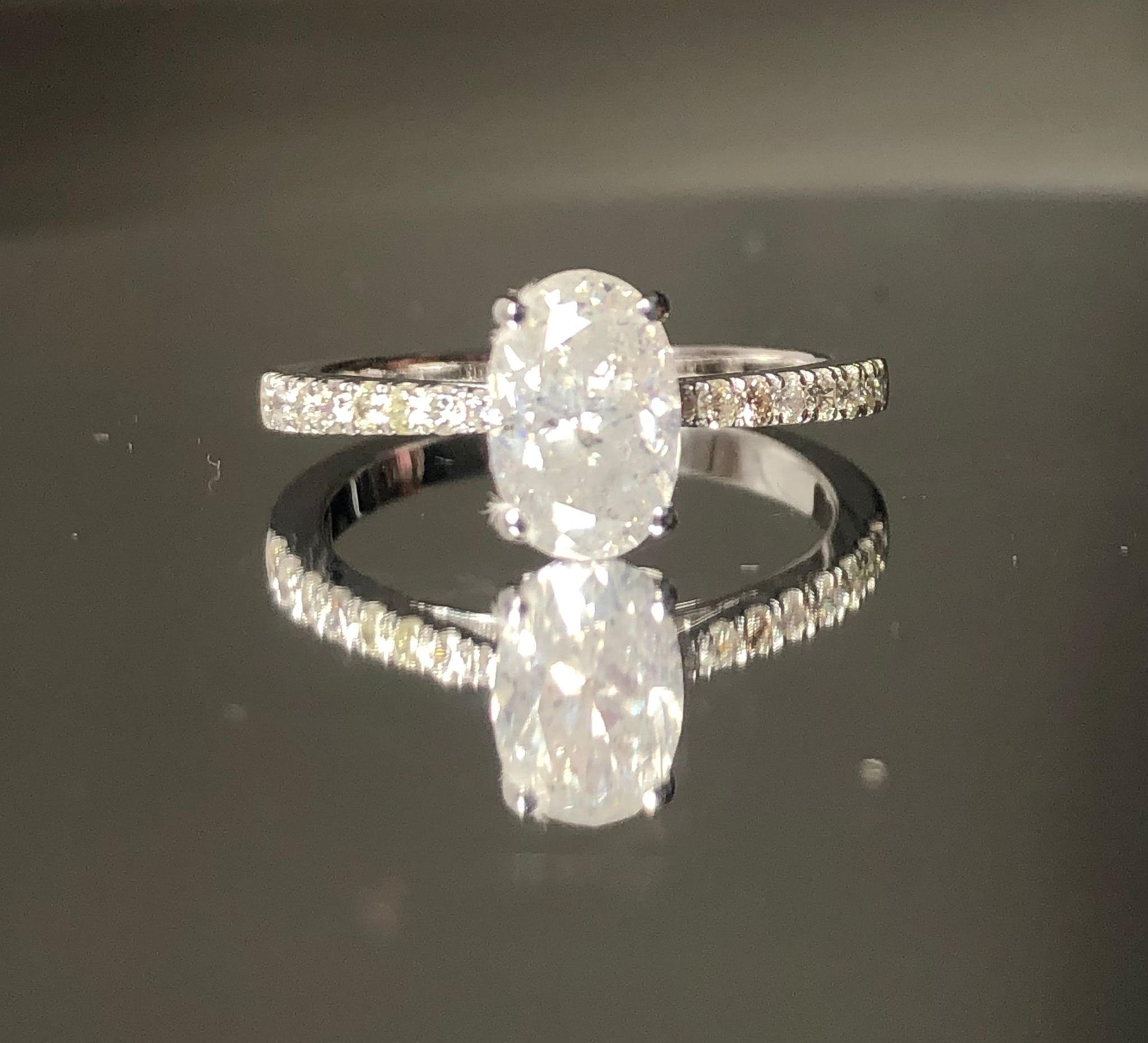 Beautiful Natural 1.69 CT Diamond Ring With 18k Gold - Image 6 of 10