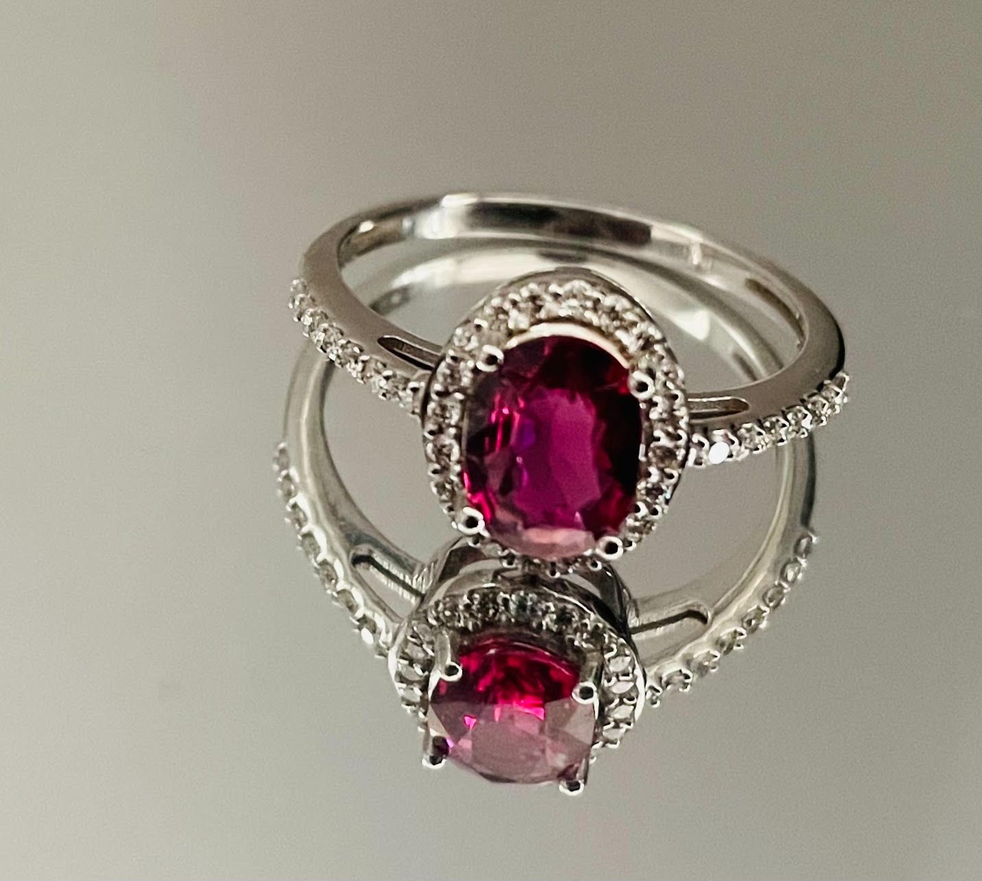 Beautiful Natural Tourmaline Ring With Diamonds and 18k Gold - Image 5 of 7