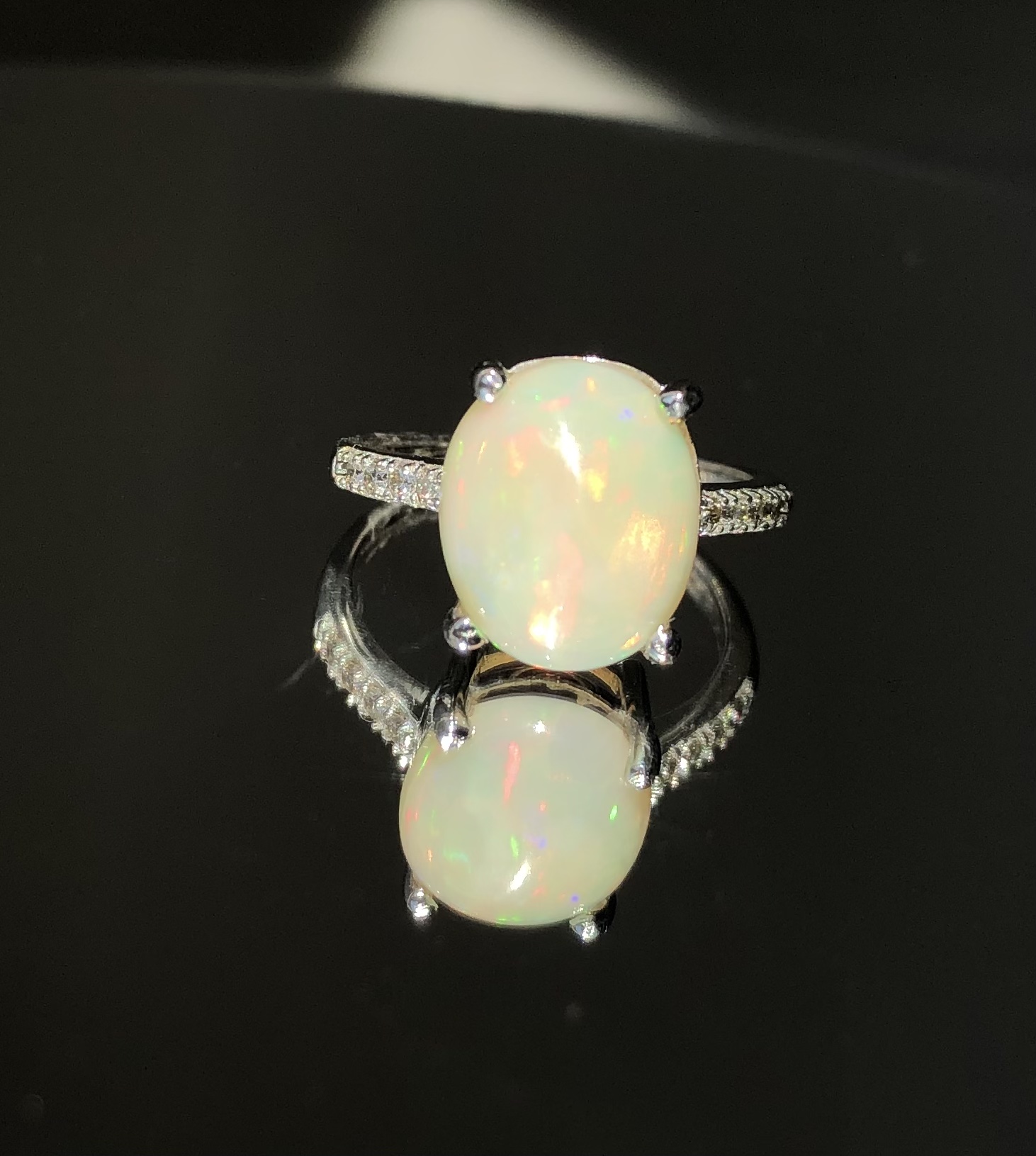 Beautiful Natural 3.15k Fire Opal Ring With Natural Diamonds and 18k Gold - Image 5 of 13