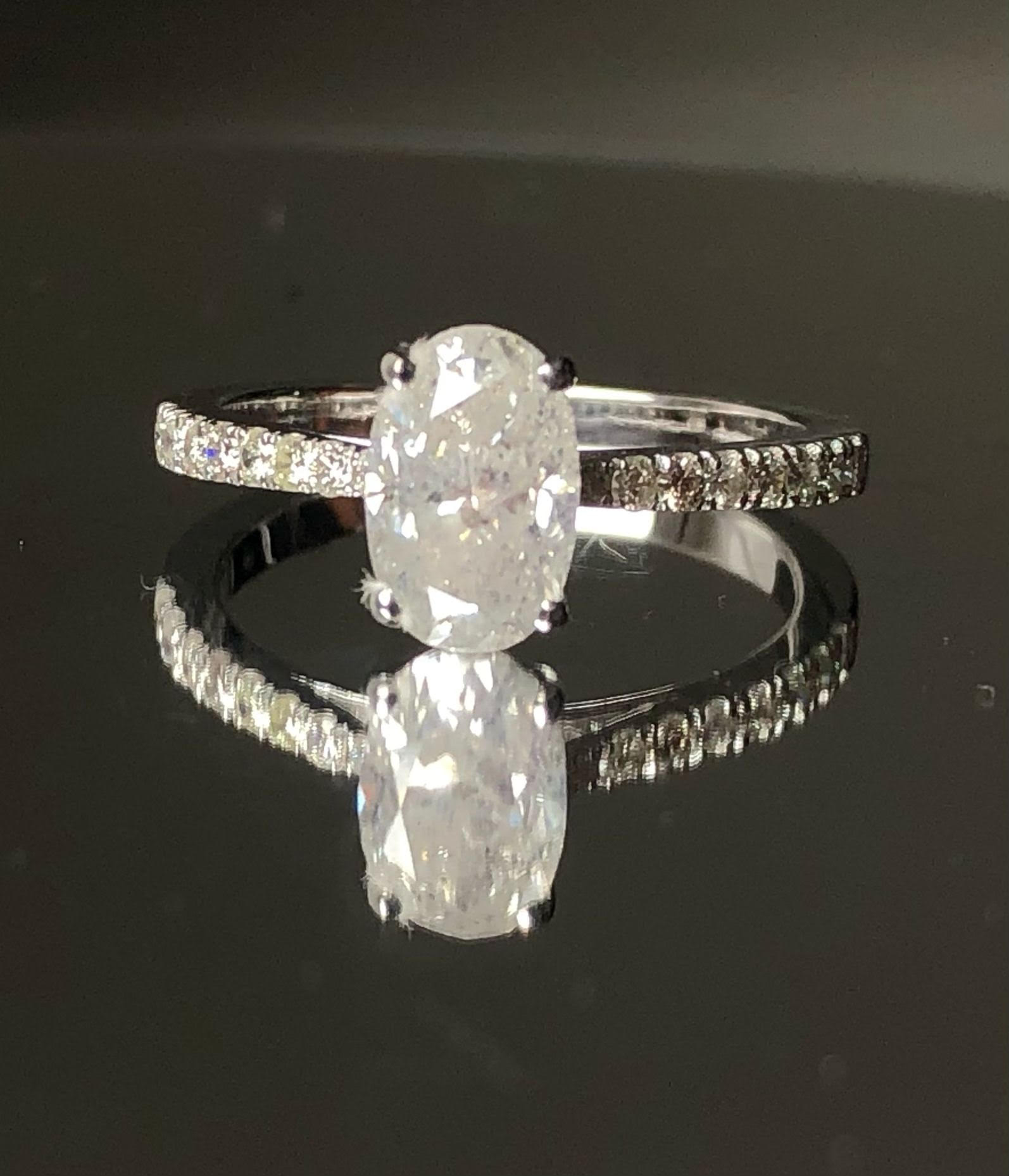 Beautiful Natural 1.69 CT Diamond Ring With 18k Gold - Image 5 of 10