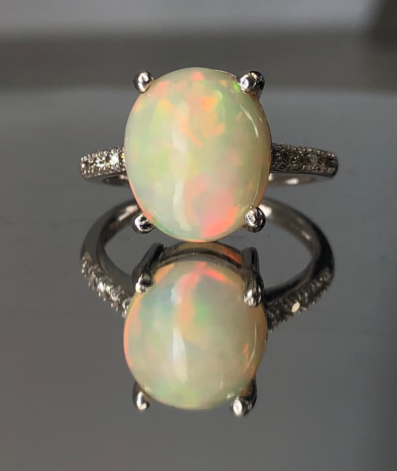 Beautiful Natural 3.15k Fire Opal Ring With Natural Diamonds and 18k Gold - Image 11 of 13