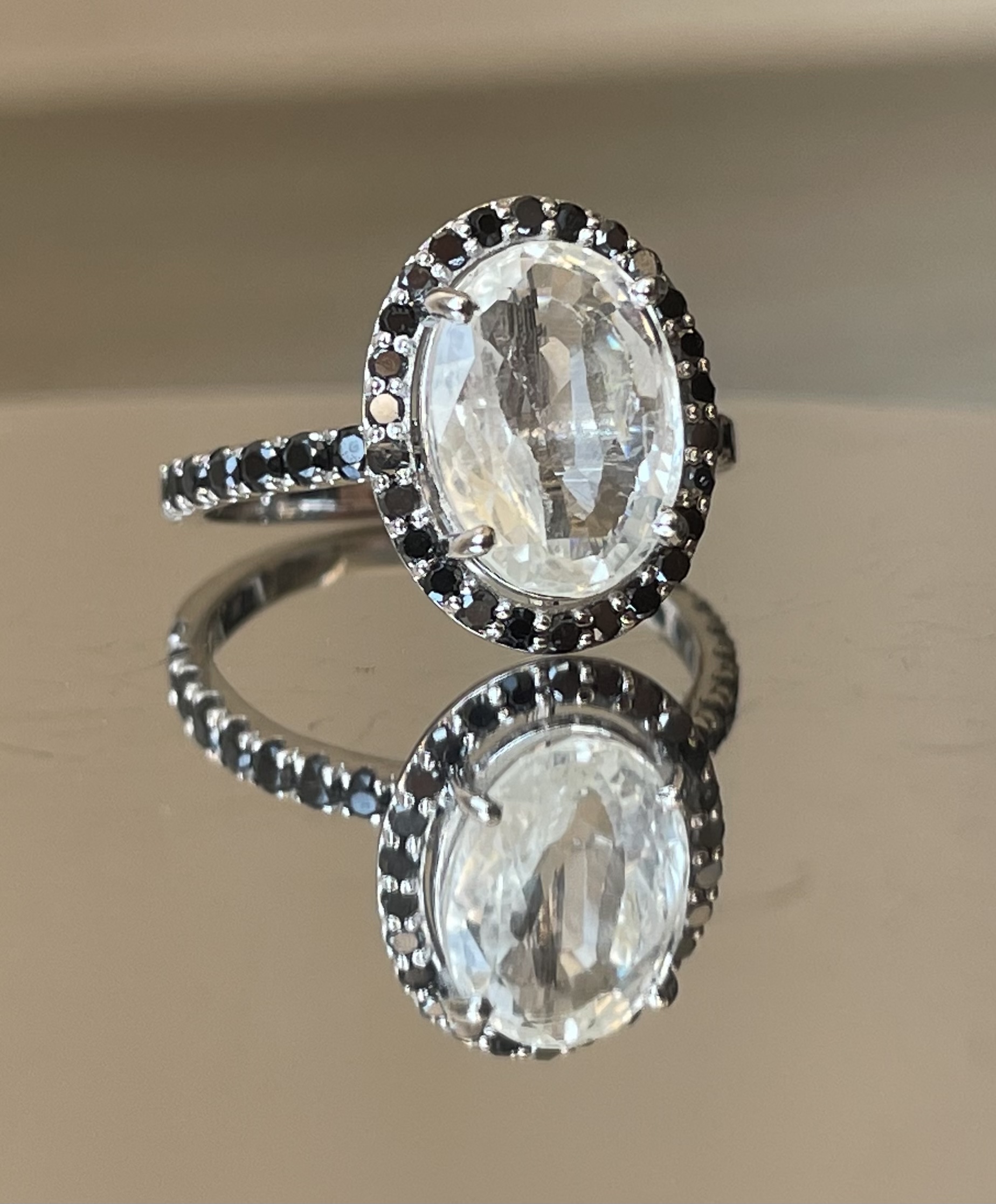 Beautiful 3.56CT Natural Ceylon White Sapphire W Natural Diamonds & 18k Gold - Image 8 of 10