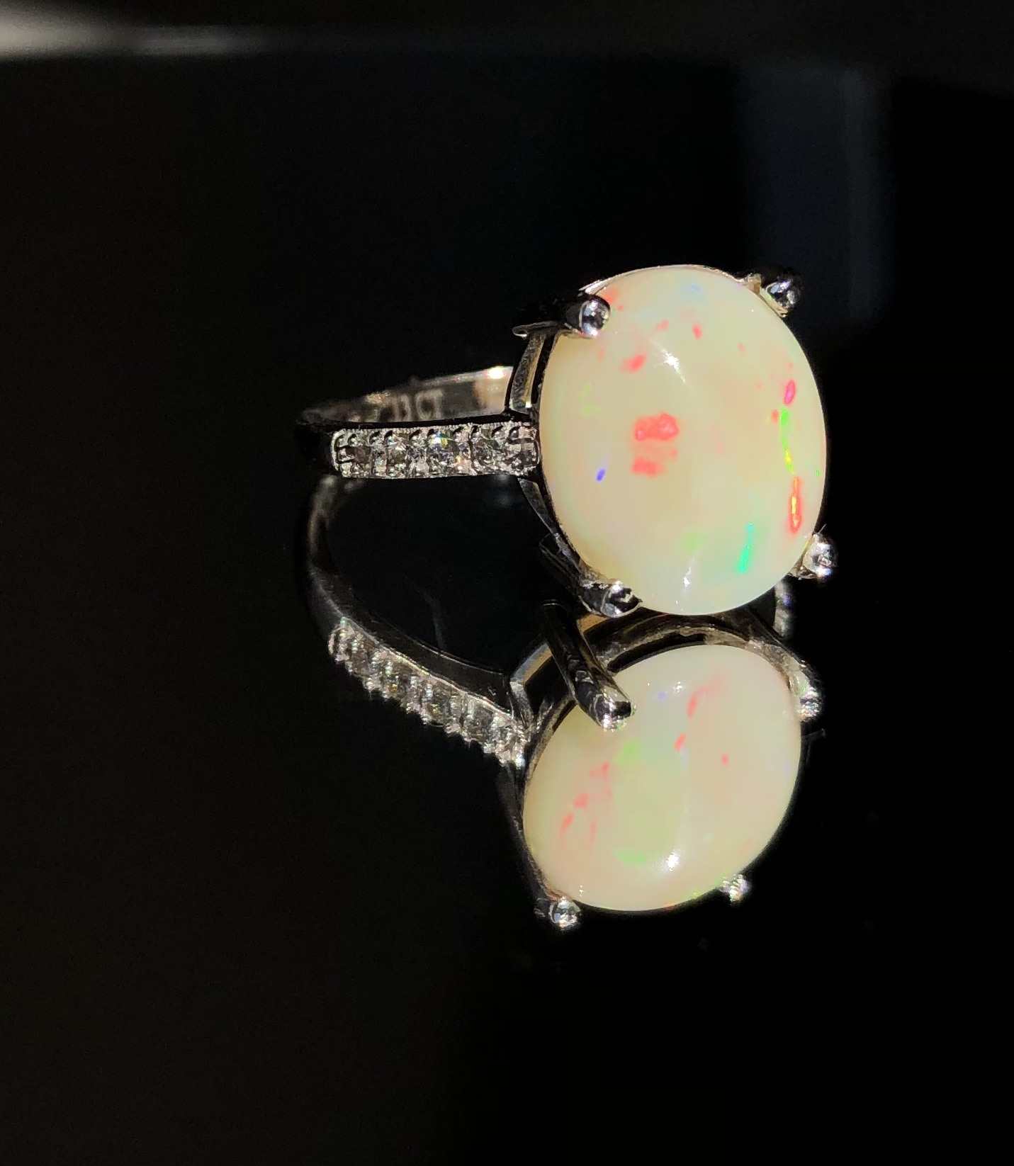 Beautiful Natural 3.15k Fire Opal Ring With Natural Diamonds and 18k Gold - Image 3 of 13