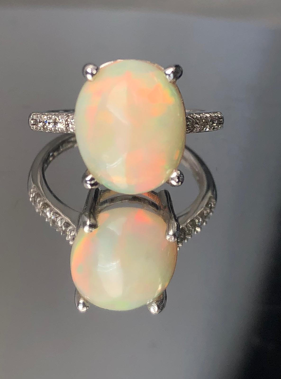 Beautiful Natural 3.15k Fire Opal Ring With Natural Diamonds and 18k Gold - Image 8 of 13