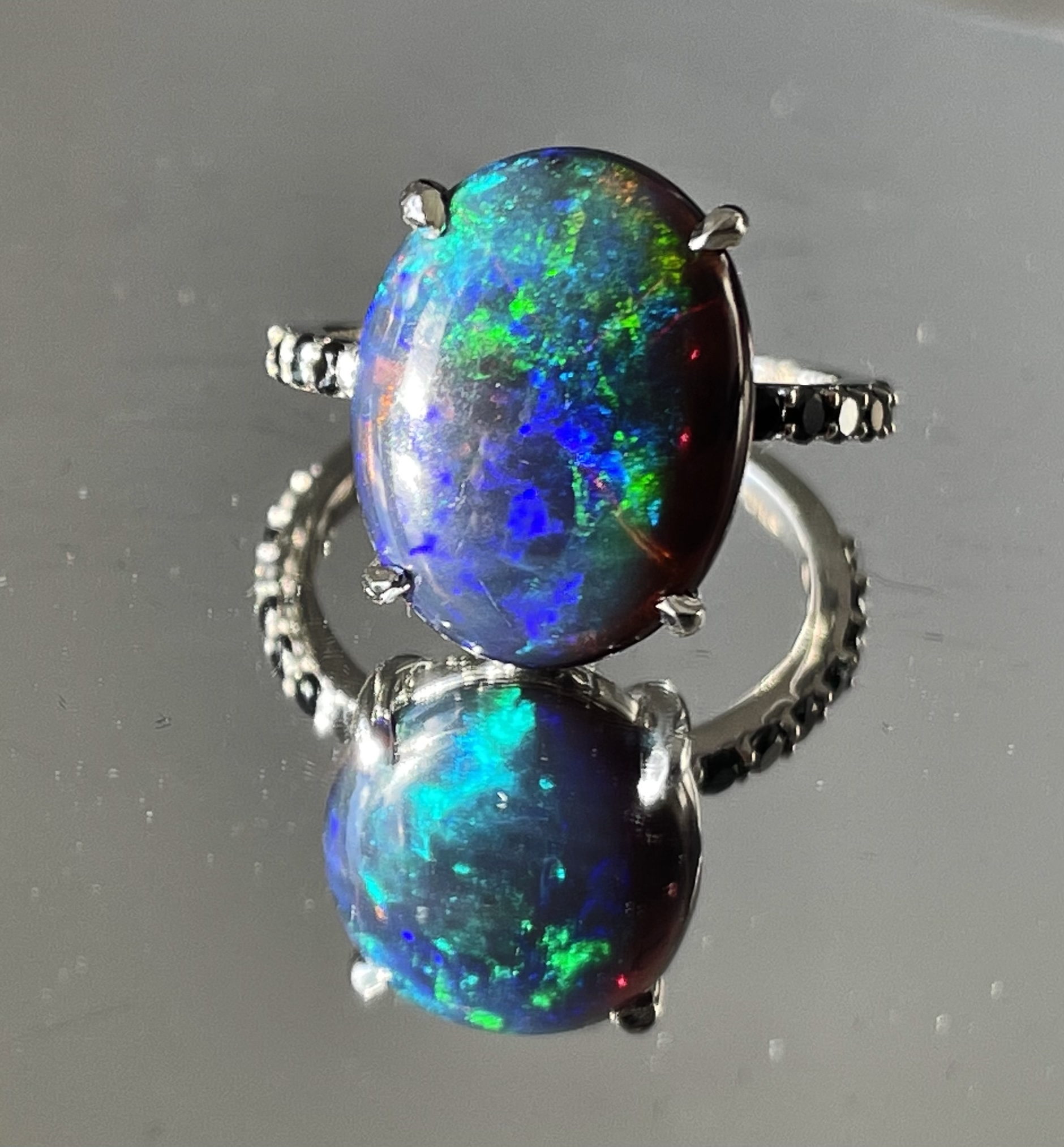 Beautiful 5.22 CT Natural Black Opal Ring With Natural Black Diamond & 18k Gold - Image 2 of 6