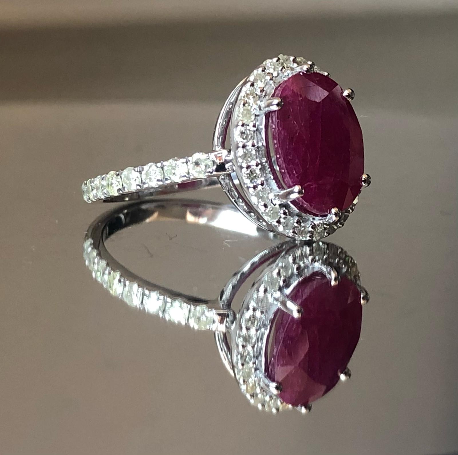 Beautiful Natural Burma Ruby 3.12Ct With Natural Diamonds & 18k Gold - Image 3 of 7