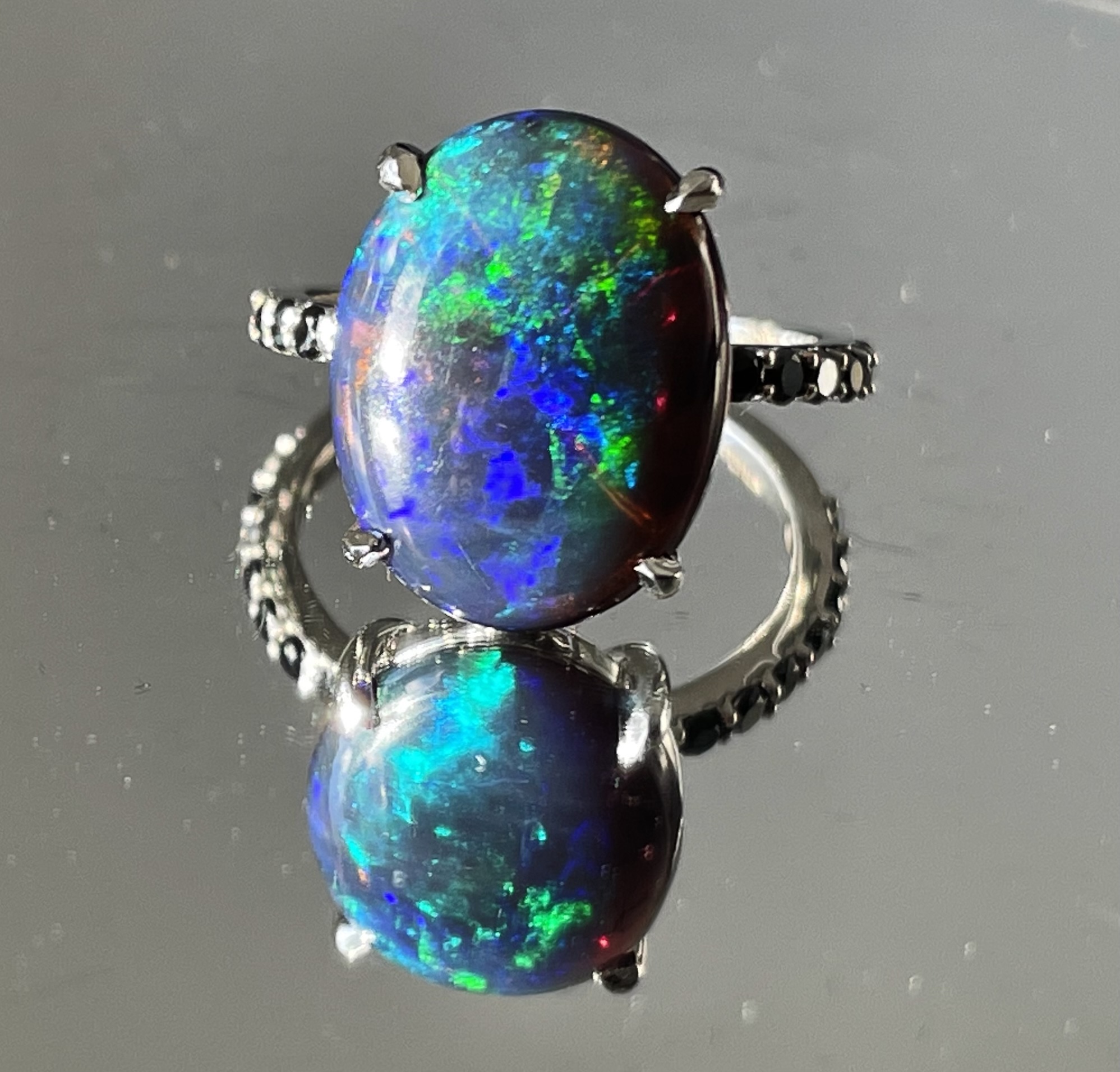 Beautiful 5.22 CT Natural Black Opal Ring With Natural Black Diamond & 18k Gold - Image 4 of 6