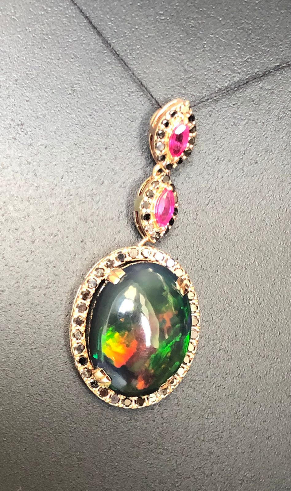 Beautiful Natural 5.40cts Black Opal Pendant Ruby & Diamonds & 18k Rose Gold - Image 7 of 14