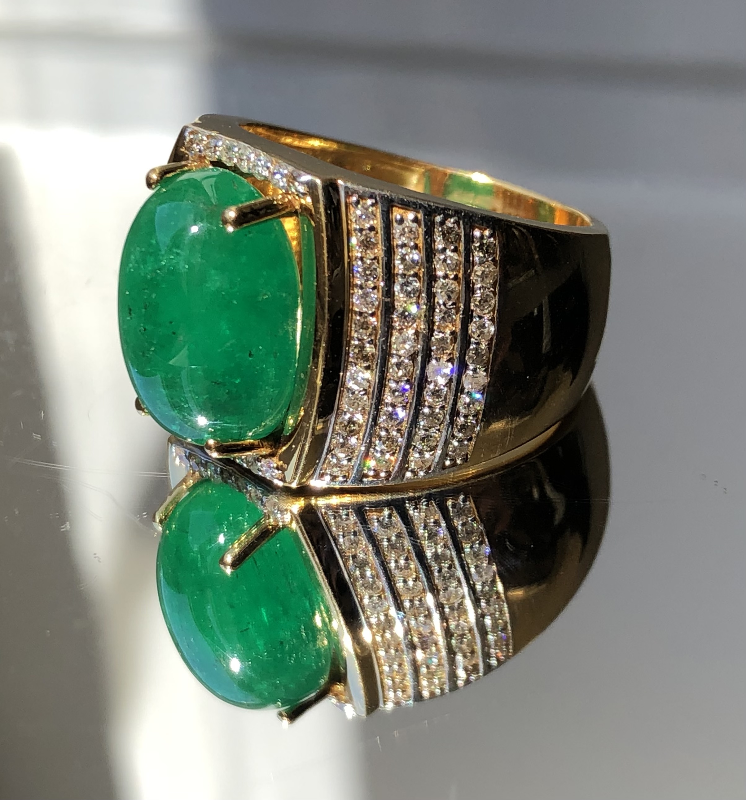 Beautiful 10.97 Carat Natural Emerald Man Ring With Natural Diamonds and 18k Gold - Image 5 of 7