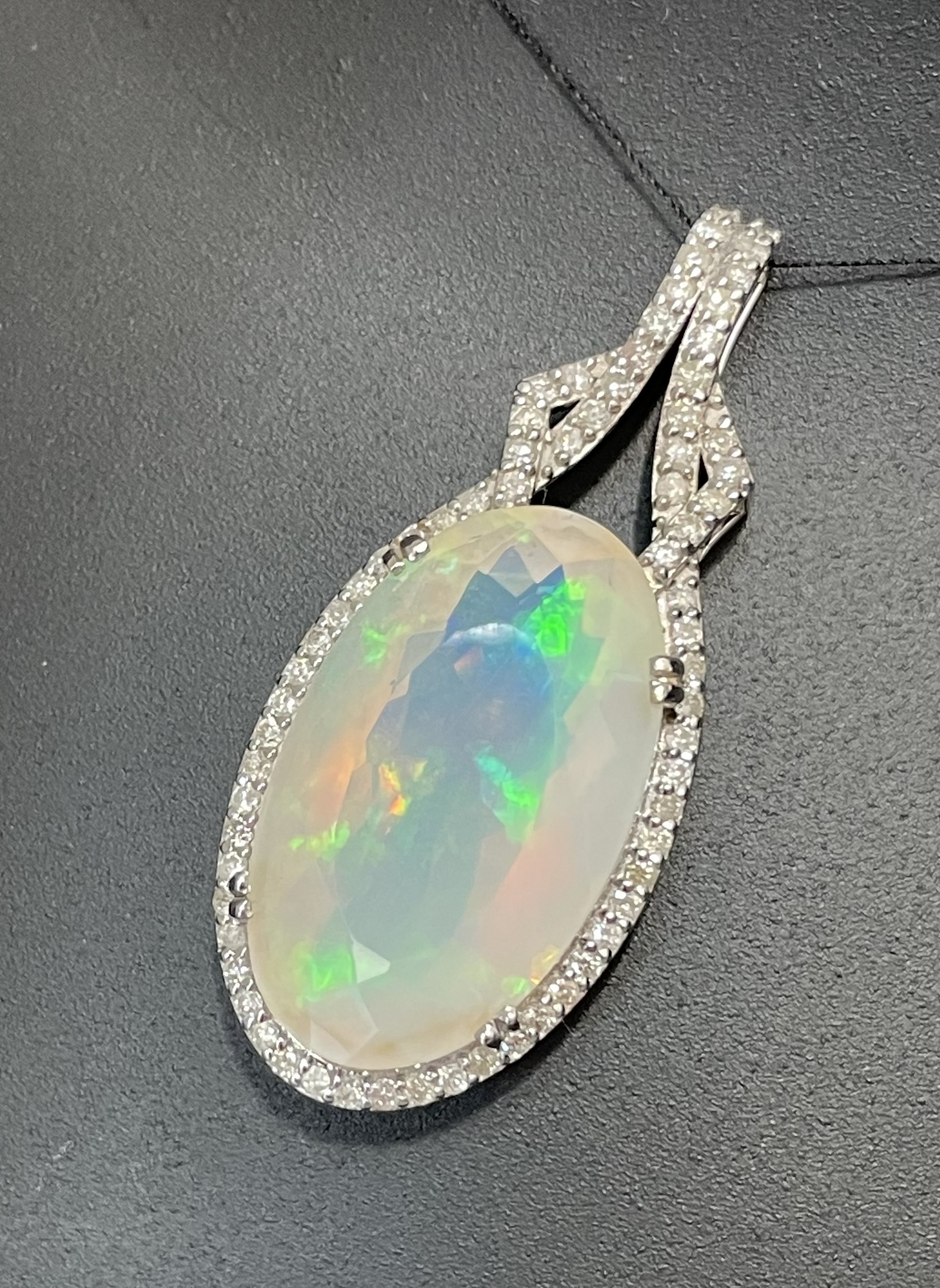 Beautiful Natural 22.33 ct Opal Pendant &1.15 Ct Diamonds & 18k White Gold