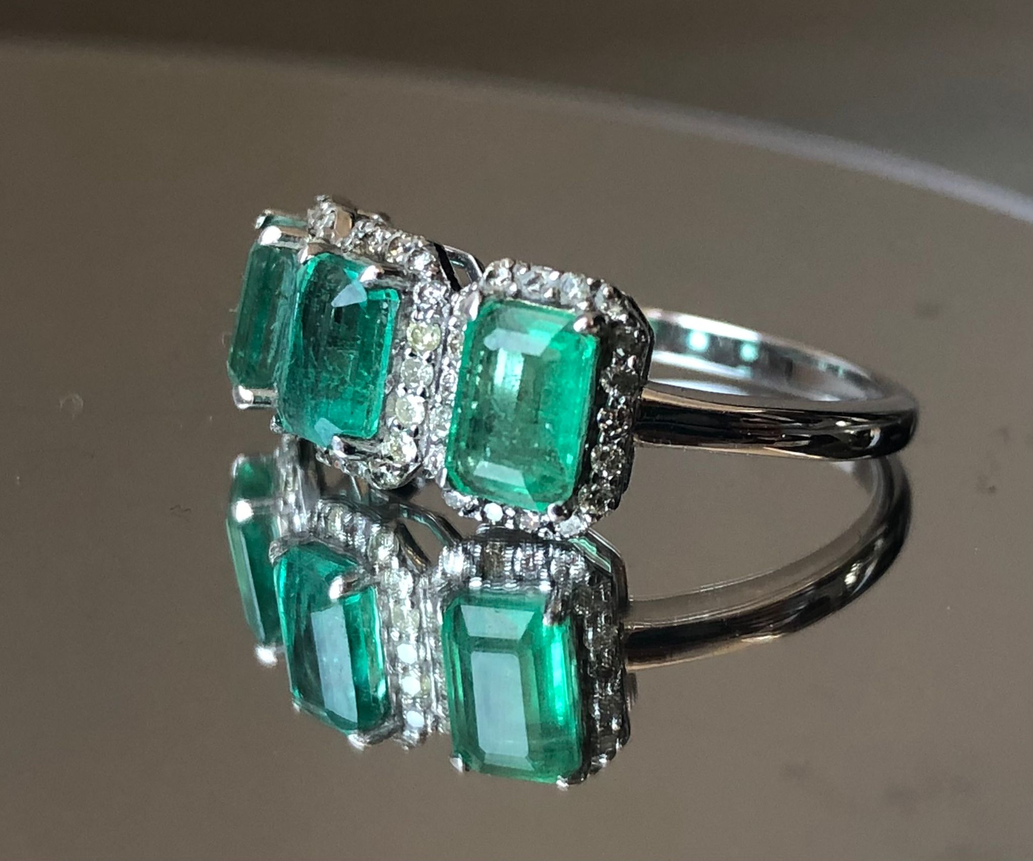 Beautiful Natural Emerald Ring With Natural Diamonds And 18k Gold - Image 2 of 8