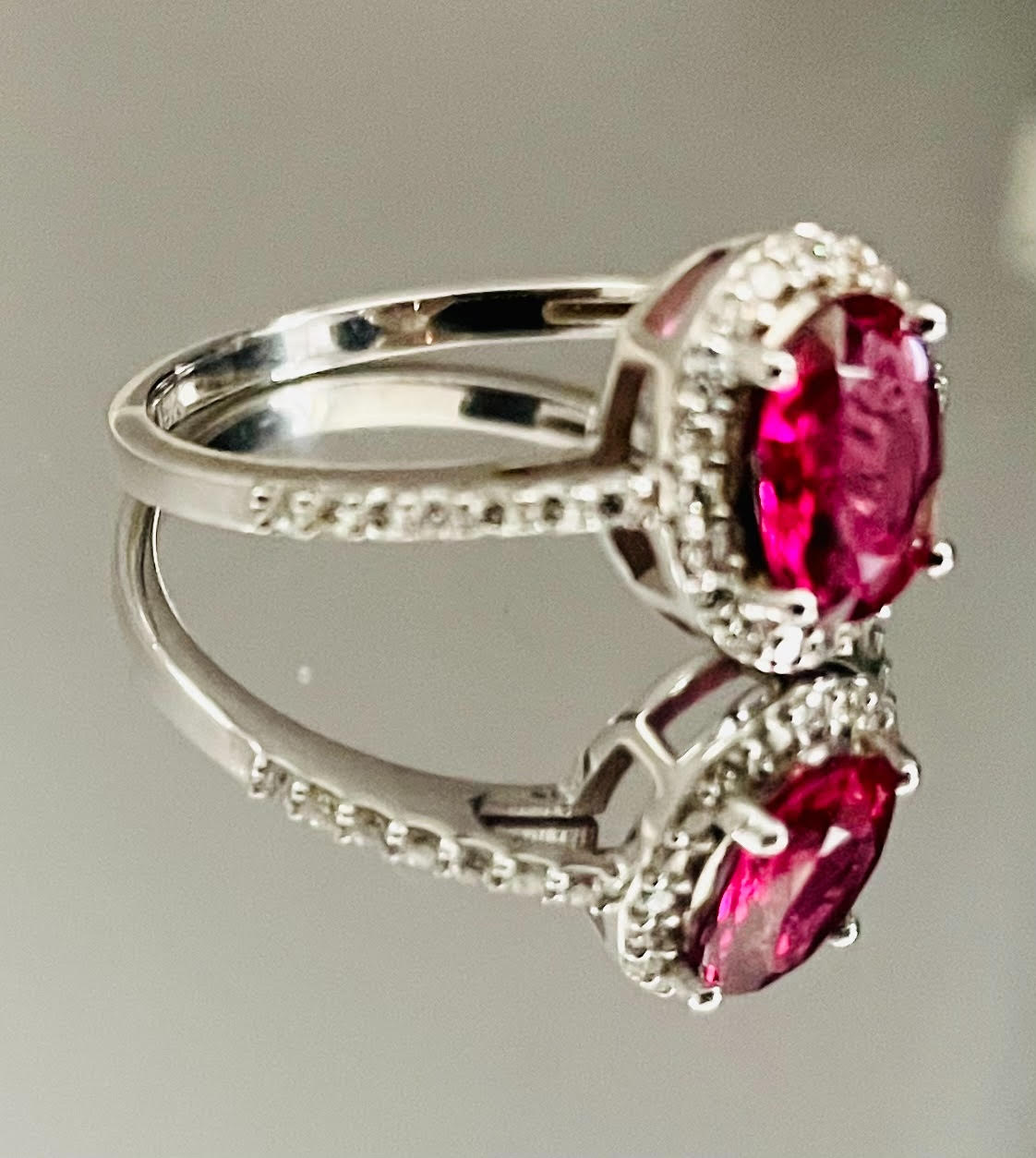 Beautiful Natural Tourmaline Ring With Diamonds and 18k Gold - Image 7 of 7
