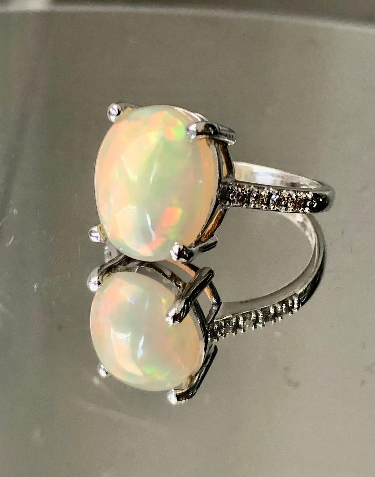 Beautiful Natural 3.15k Fire Opal Ring With Natural Diamonds and 18k Gold - Image 13 of 13