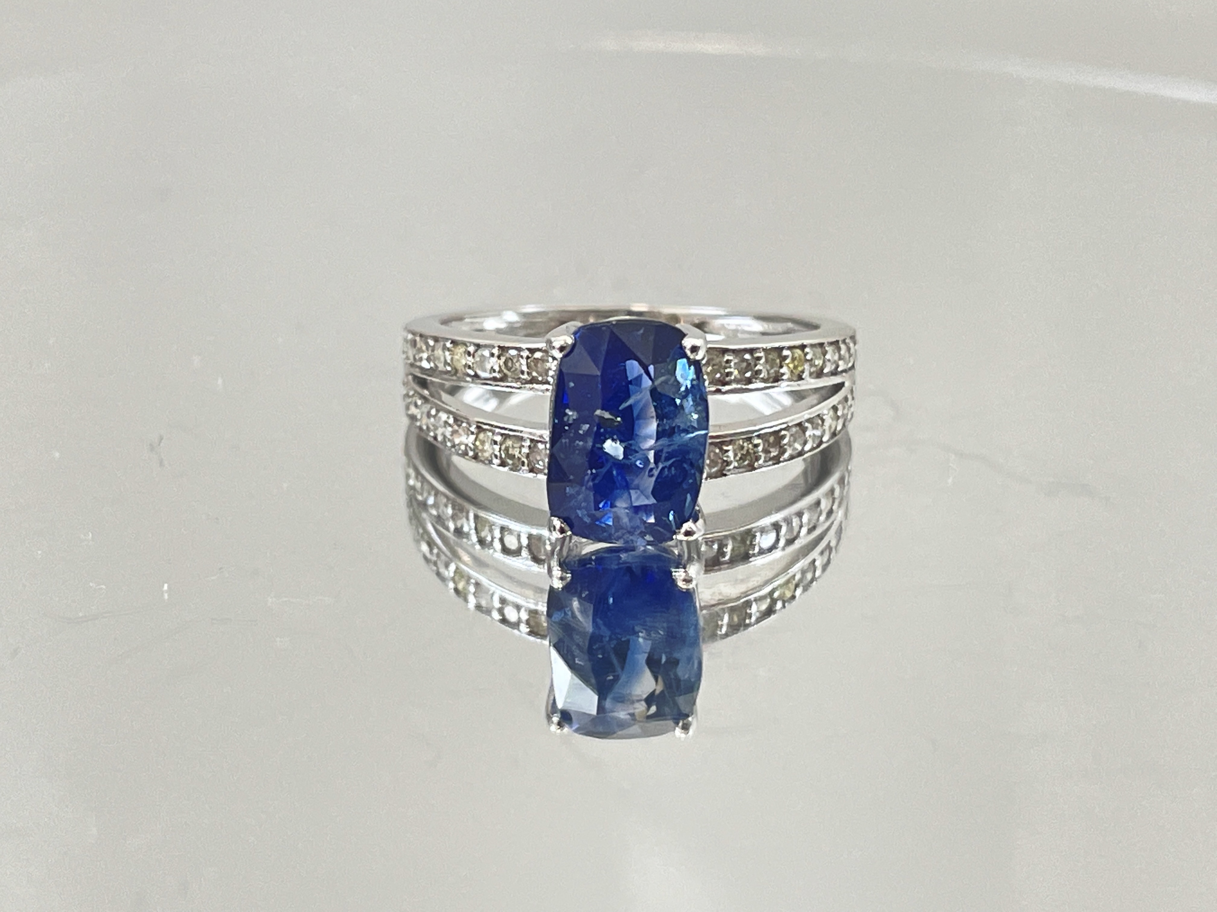 Beautiful 3.16 CT Natural Ceylon Cornflour Blue Sapphire Diamonds & 18k Gold - Image 4 of 6