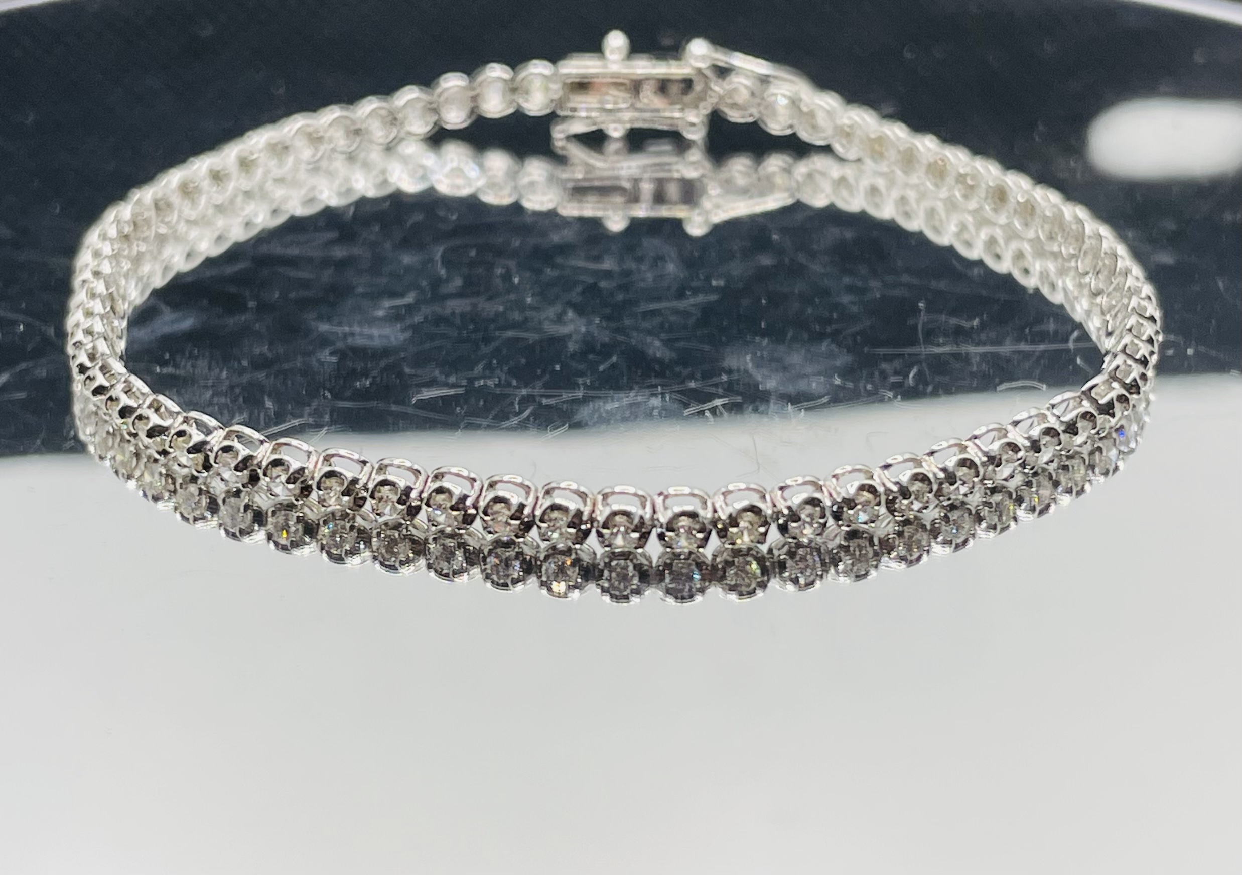 Beautiful 1.45ct VS Diamond Tennis Bracelet with 18k White Gold - Image 2 of 7