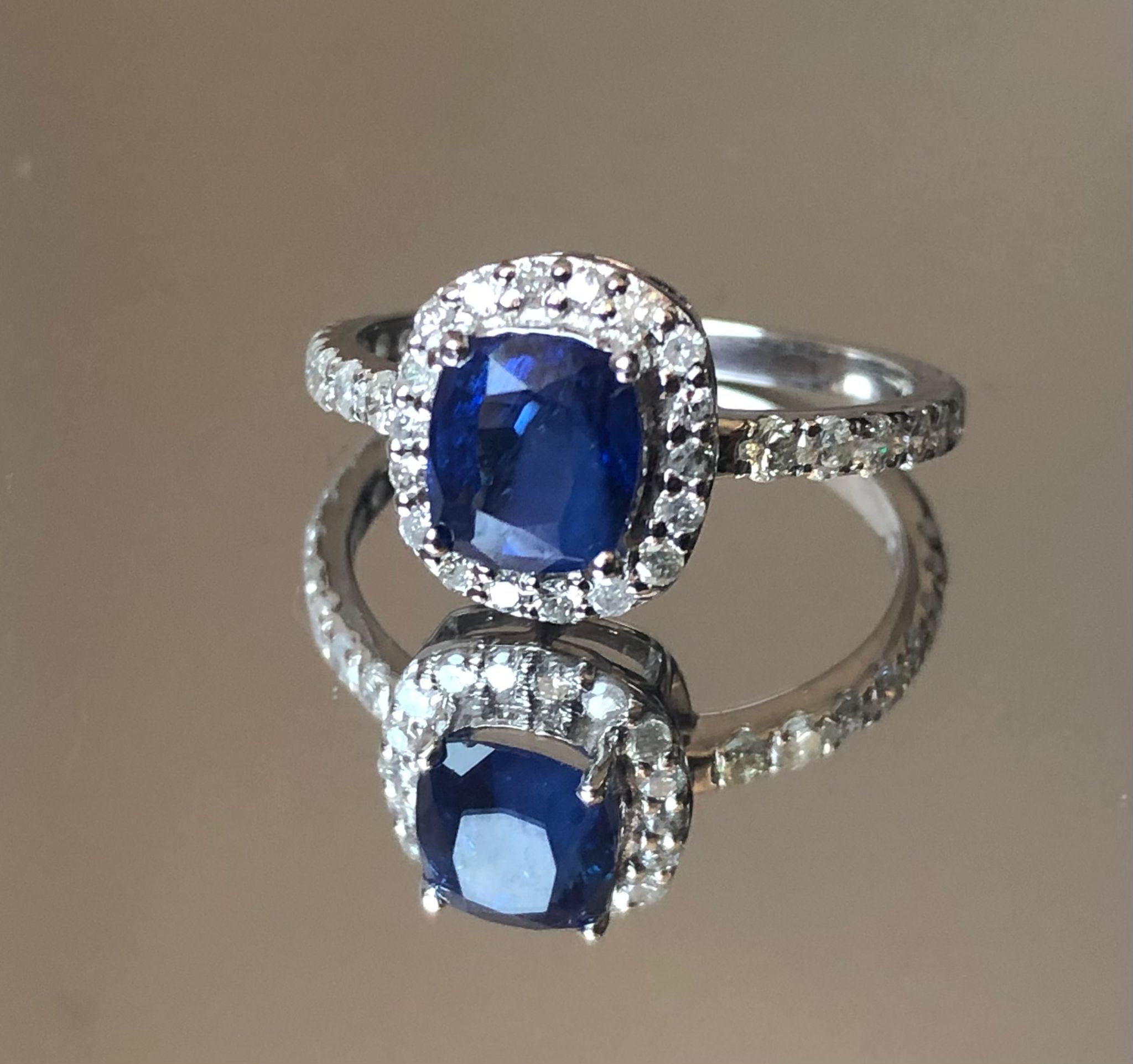 Beautiful Natural Ceylon Royal Blue Sapphire W Natural Diamonds & 18k Gold - Image 4 of 8