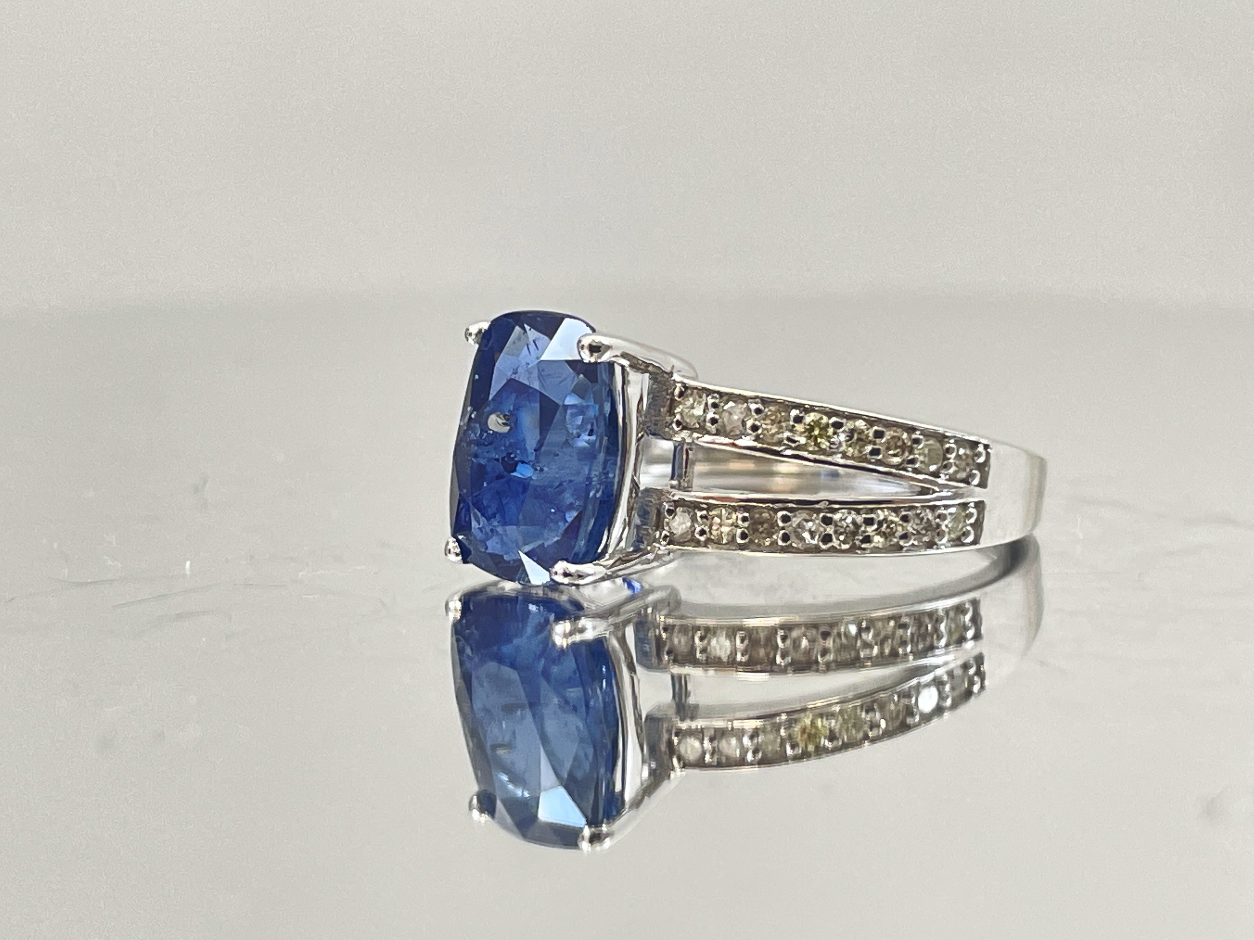 Beautiful 3.16 CT Natural Ceylon Cornflour Blue Sapphire Diamonds & 18k Gold - Image 2 of 6