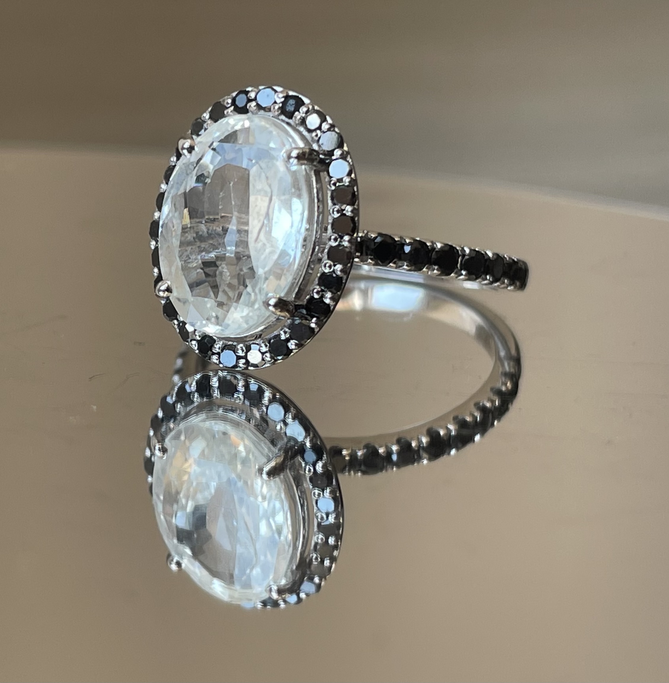 Beautiful 3.56CT Natural Ceylon White Sapphire W Natural Diamonds & 18k Gold - Image 4 of 10