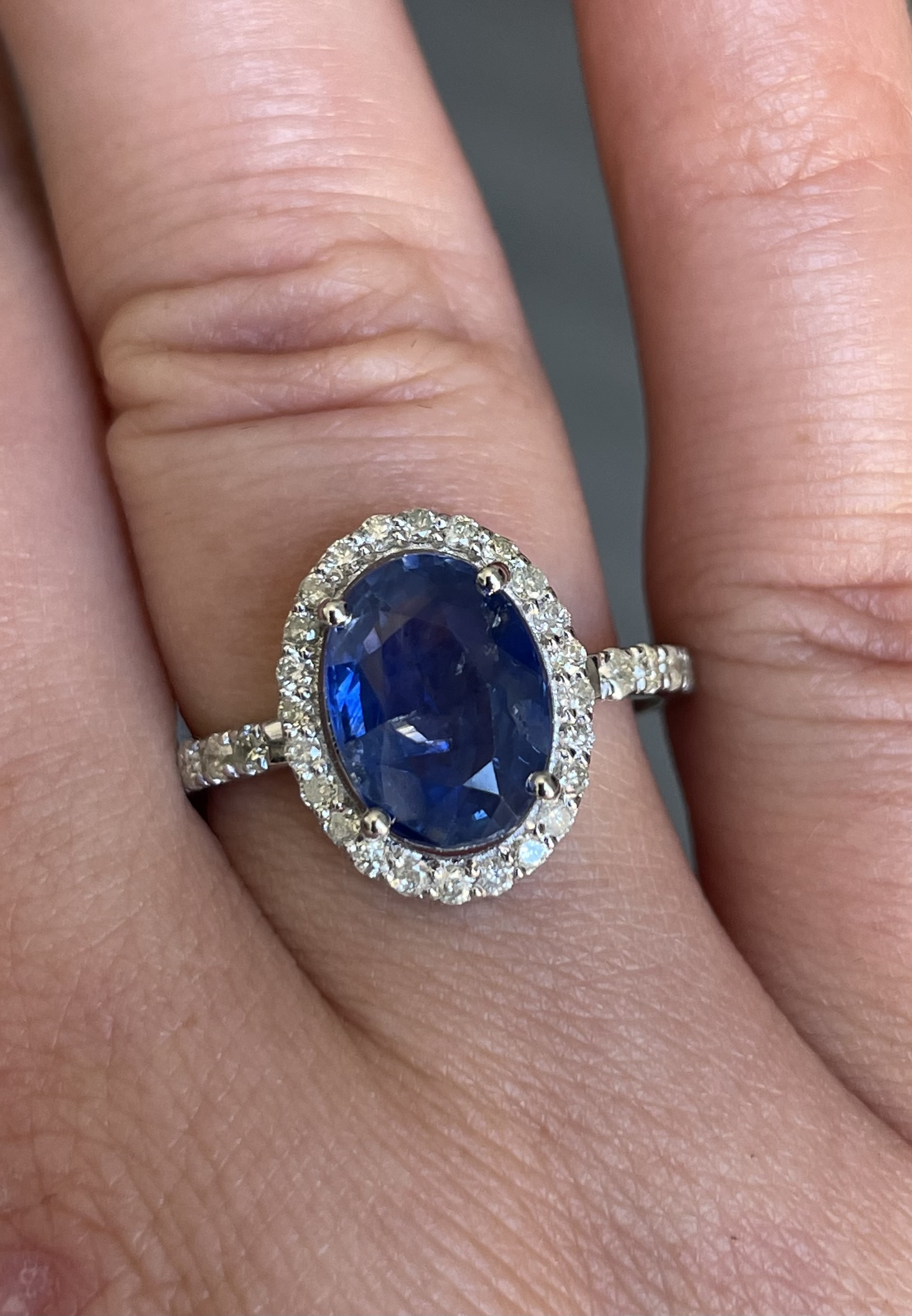 Beautiful Natural Ceylon Royal Blue Sapphire W Natural Diamonds & 18k Gold - Image 9 of 9