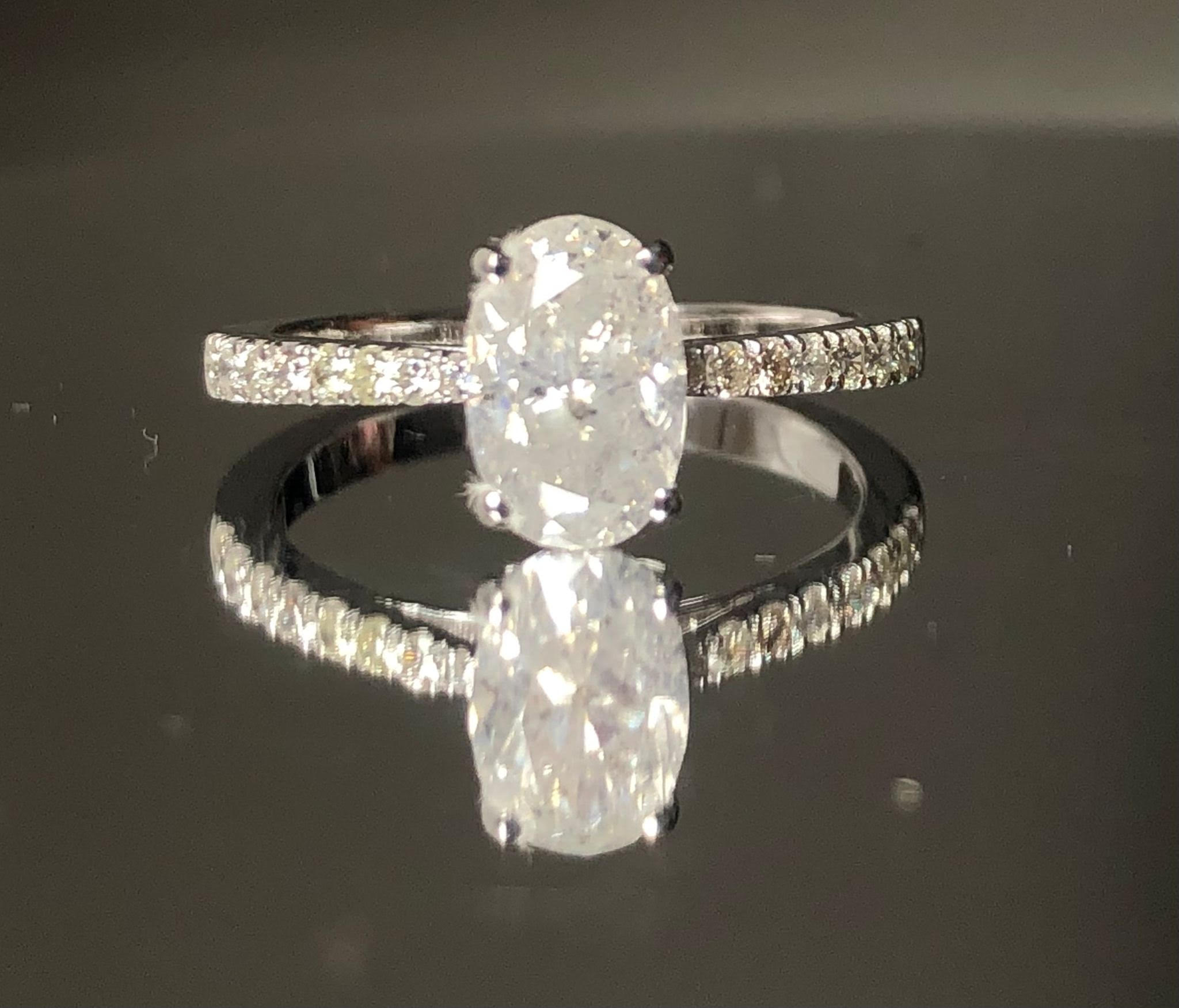 Beautiful Natural 1.69 CT Diamond Ring With 18k Gold - Image 7 of 10