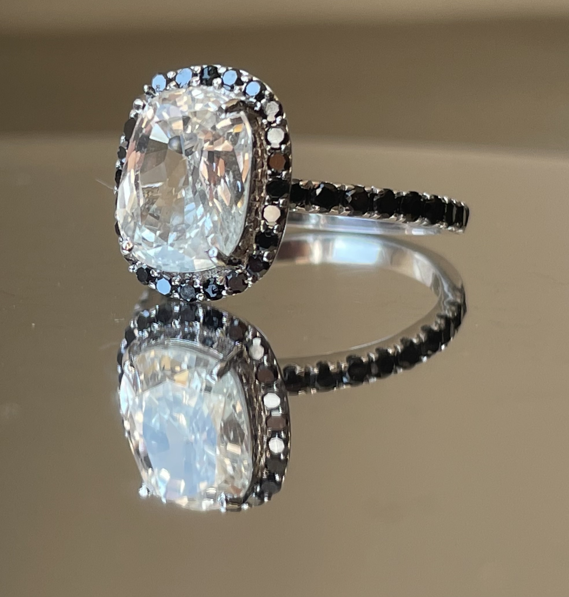 Beautiful 3.15CT Natural Ceylon White Sapphire W Natural Diamonds & 18k Gold - Image 3 of 8