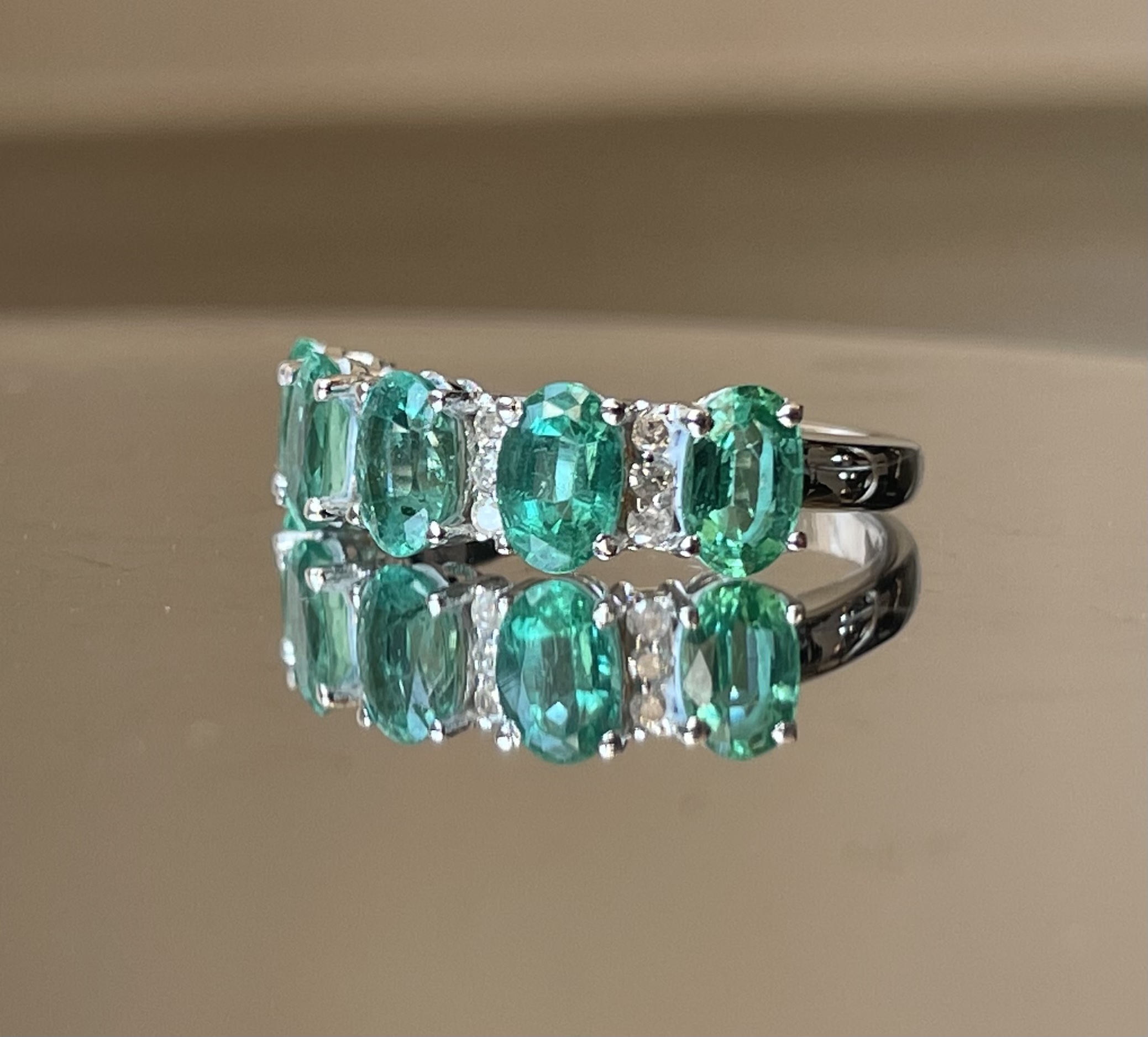 Beautiful Natural Emerald Ring With Natural Diamonds And 18k Gold - Image 6 of 7