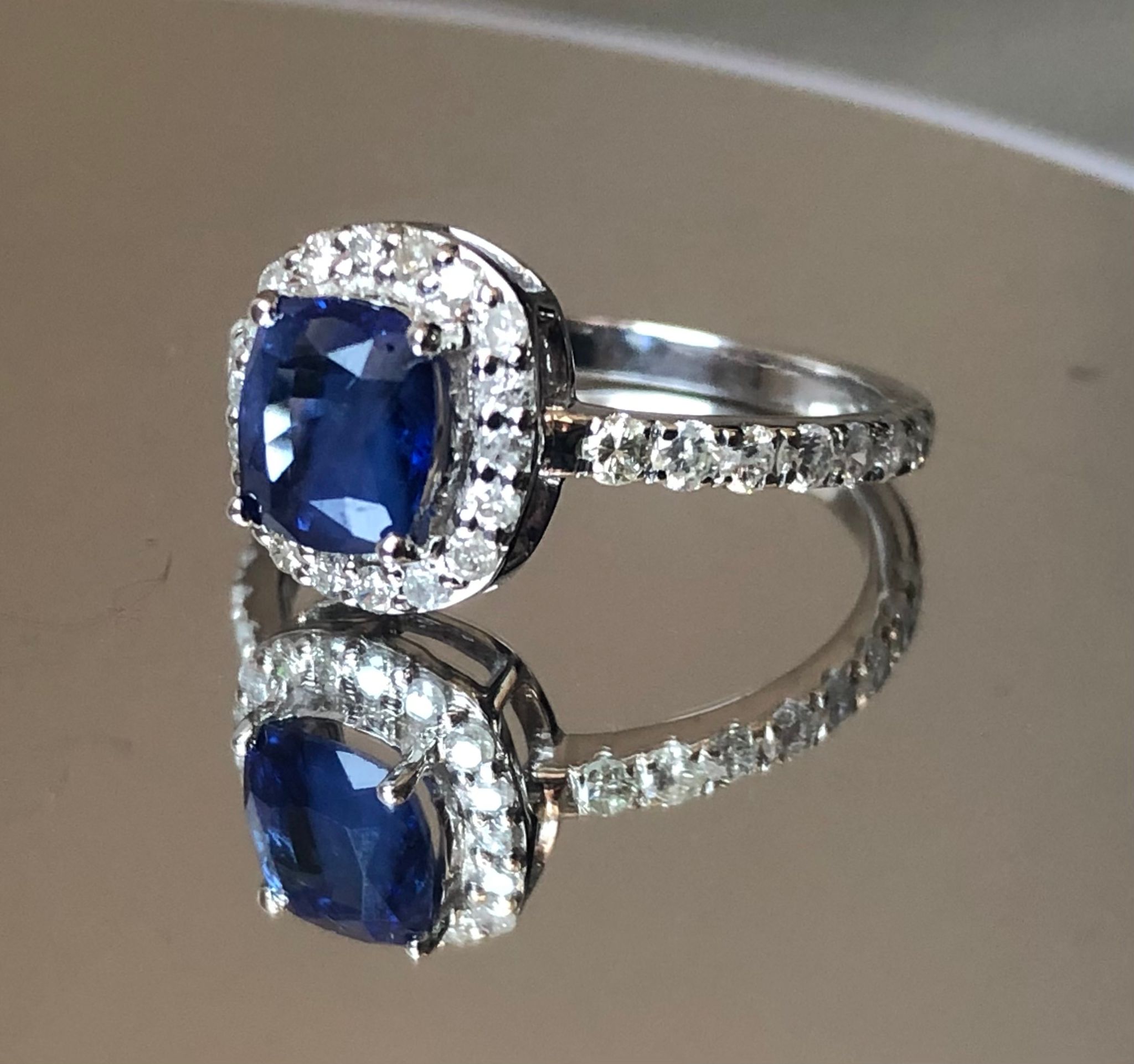 Beautiful Natural Ceylon Royal Blue Sapphire W Natural Diamonds & 18k Gold - Image 5 of 8